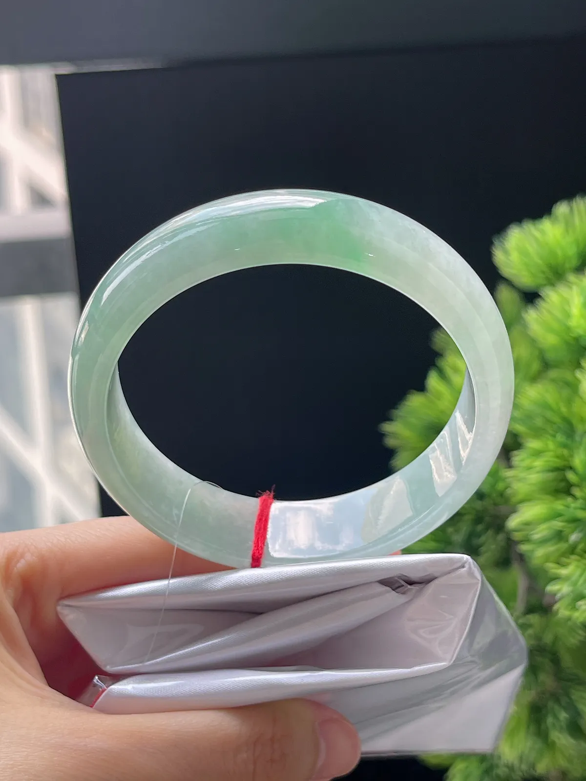 正圈59.3，翡翠飘绿宽版手镯