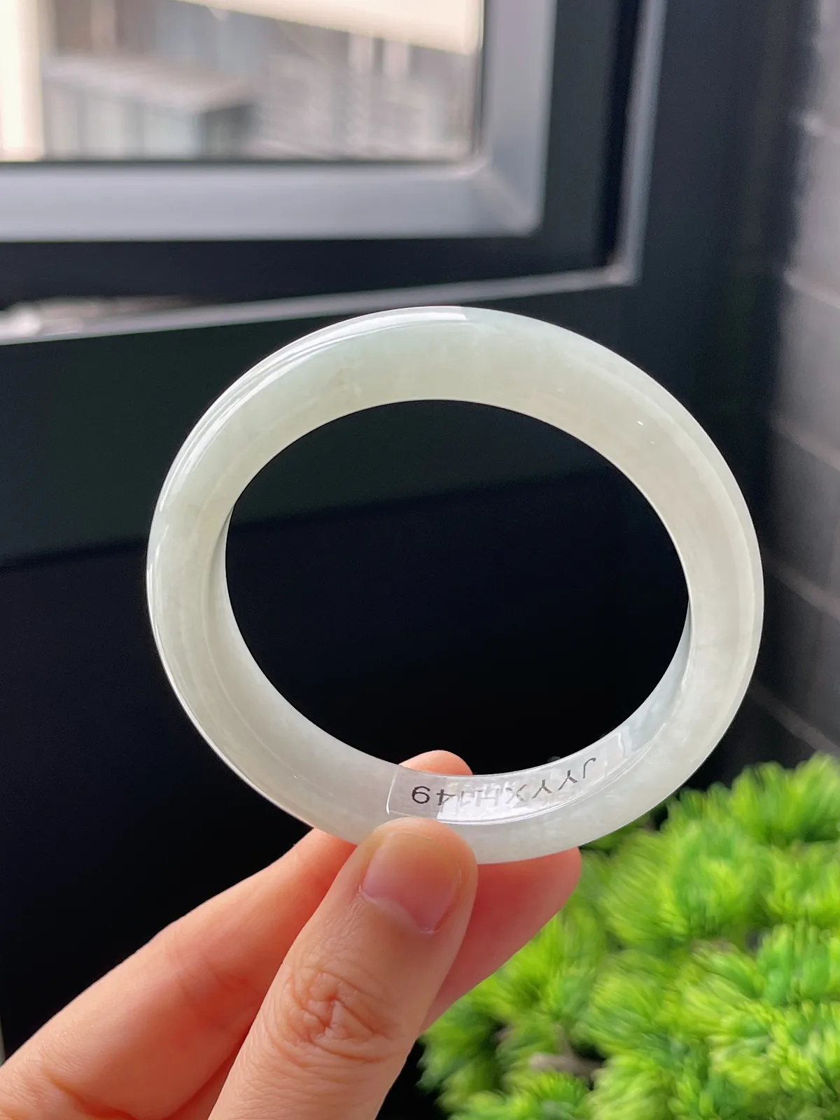 正圈53.4圈口，翡翠冰糯种淡绿色手镯