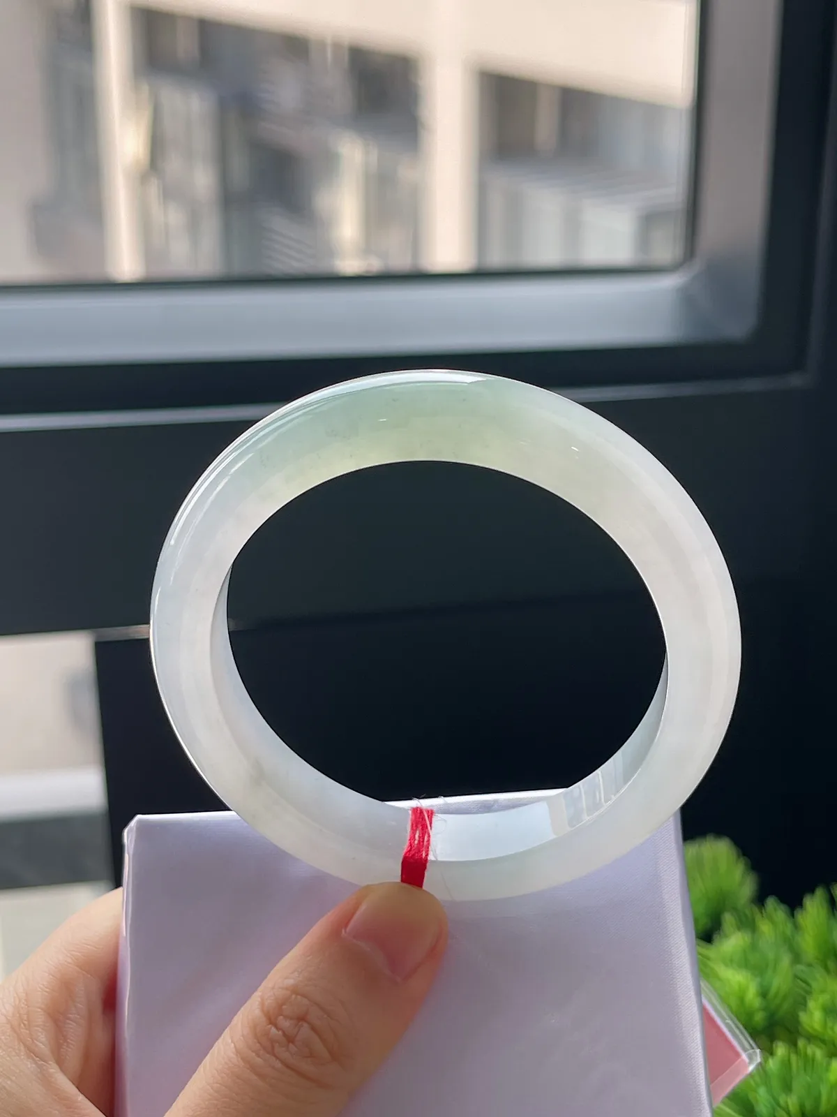 正圈56.6，翡翠冰糯种淡绿色手镯