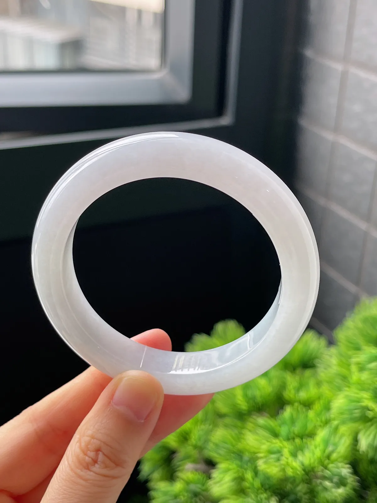 正圈54.6圈口，翡翠糯化种白色手镯