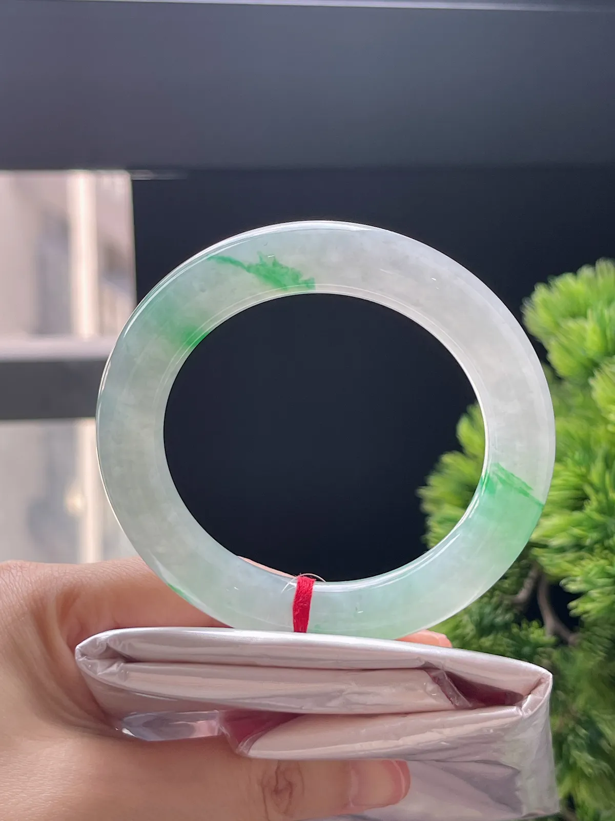 圆条56.4，翡翠冰糯种飘绿手镯