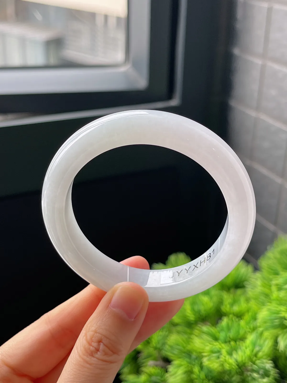 正圈54.6圈口，翡翠糯化种白色手镯