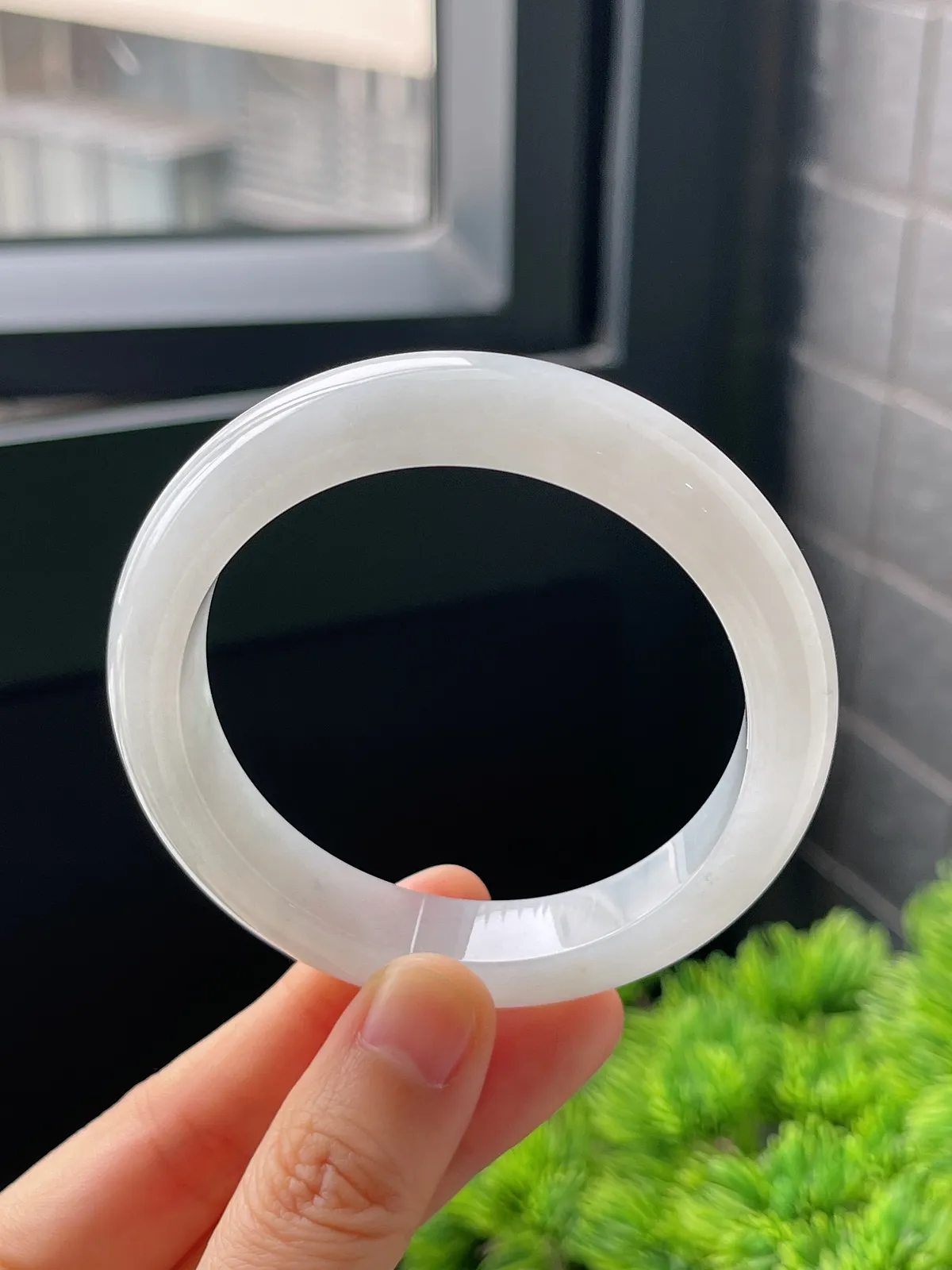 正圈54.5圈口，翡翠糯化种白色手镯