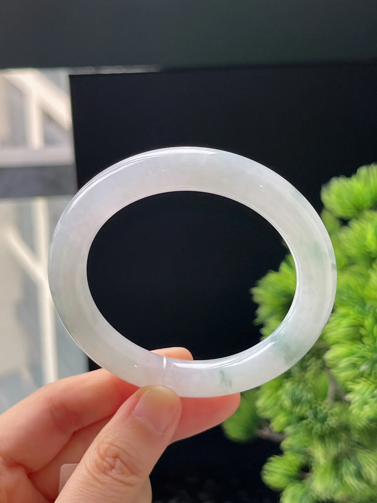 圆镯54.6圈口，翡翠冰糯种飘花手镯