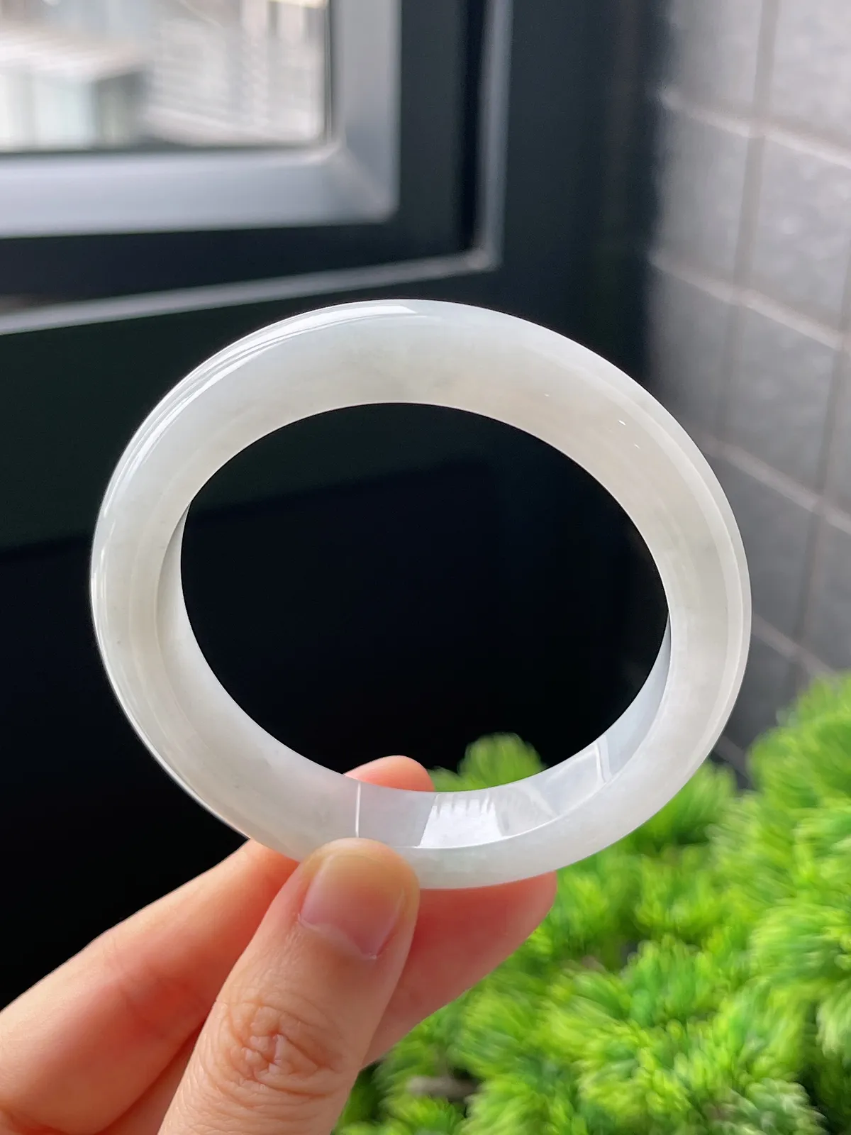 正圈54.5圈口，翡翠糯化种白色手镯