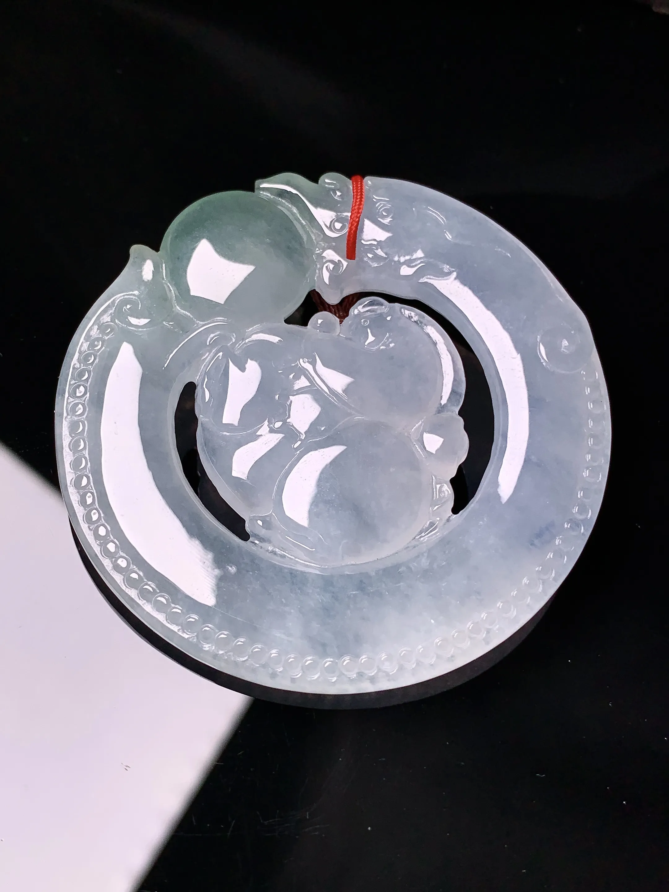 冰种生肖鼠牌吊坠 玉质细腻 色泽艳丽清新 整体尺寸51.5*52*5.8