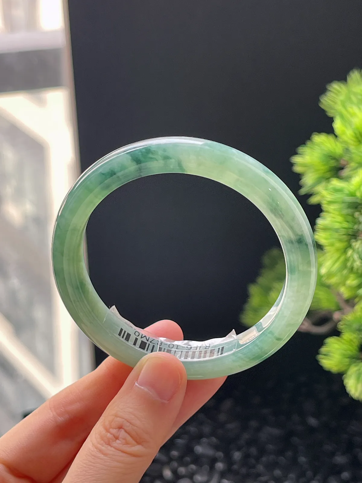 正圈54.2圈口，翡翠糯化种飘绿手镯