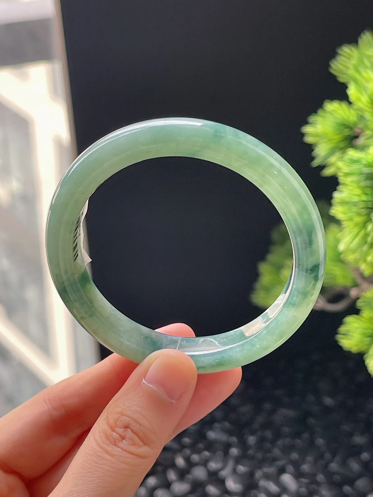 正圈54.2圈口，翡翠糯化种飘绿手镯