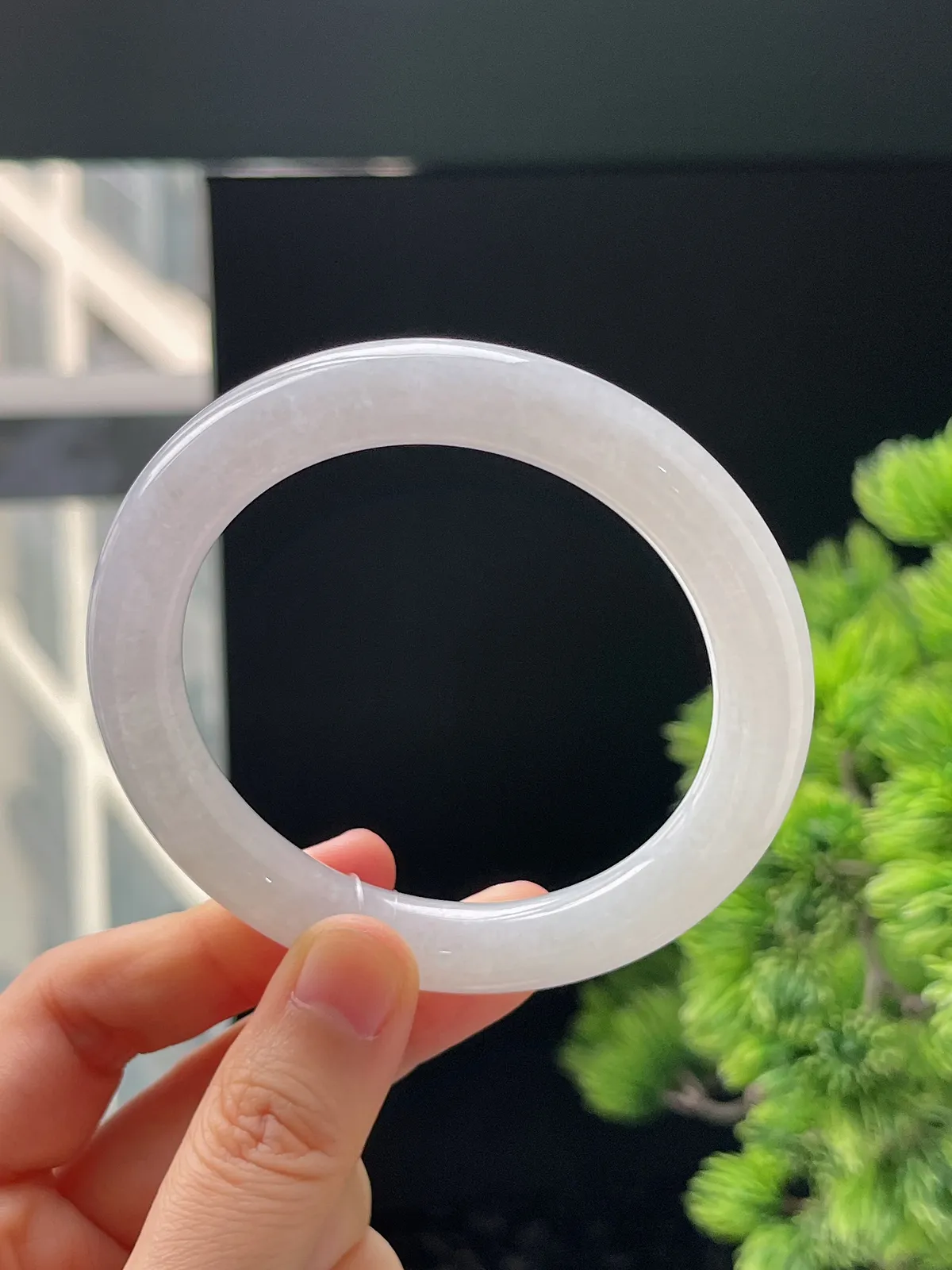 圆镯55.6圈口，翡翠冰糯种淡紫色手镯