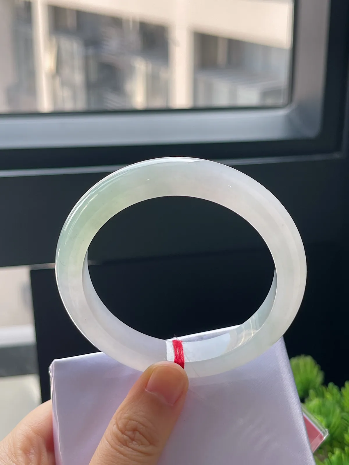 正圈56.6，翡翠冰糯种淡绿色手镯