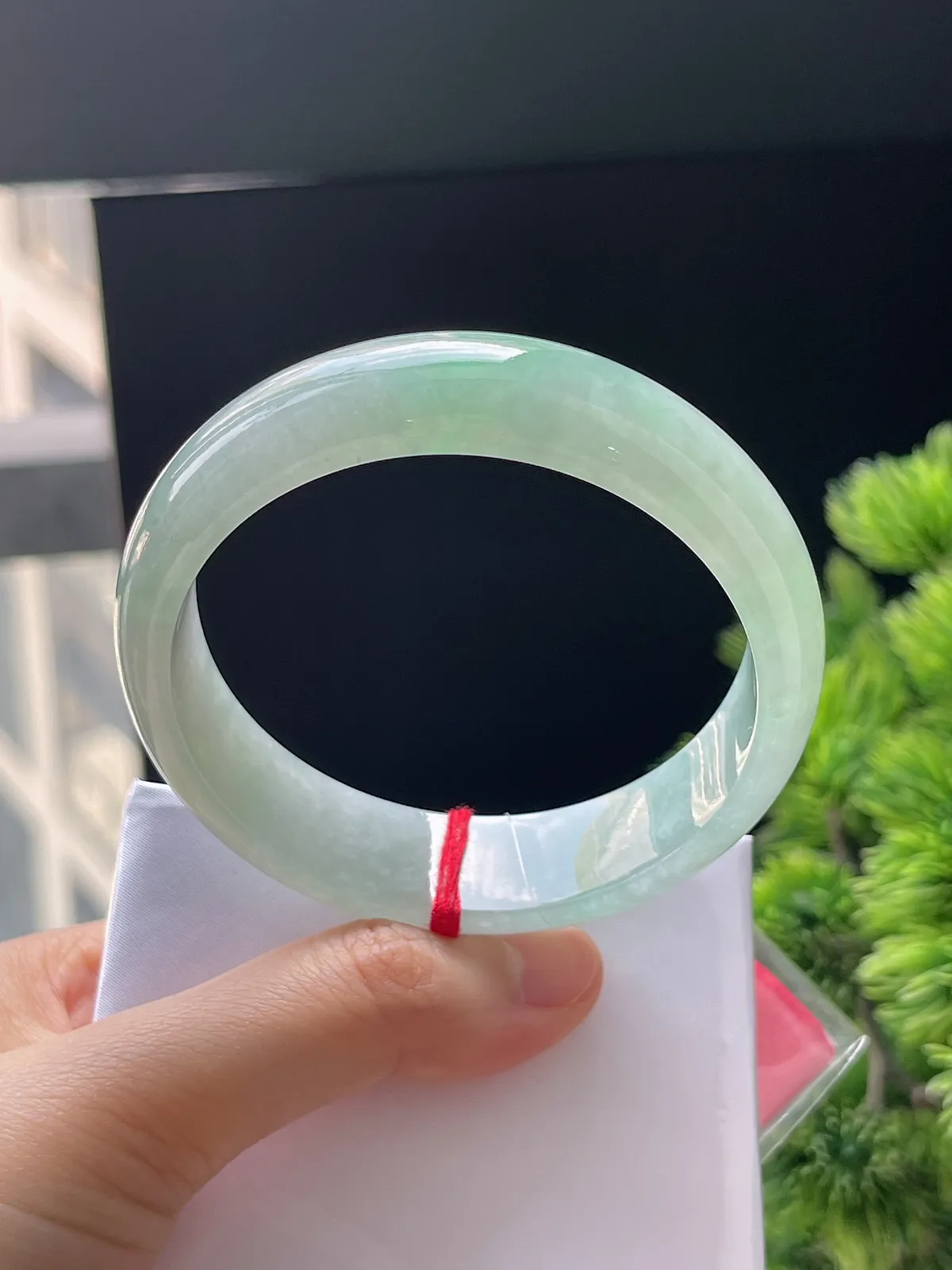 正圈59.3，翡翠飘绿宽版手镯