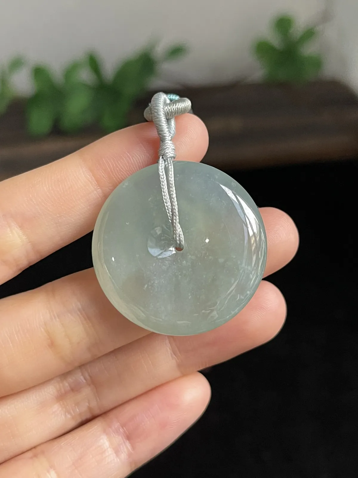 翡翠冰糯种淡绿色平安扣，配珠未测