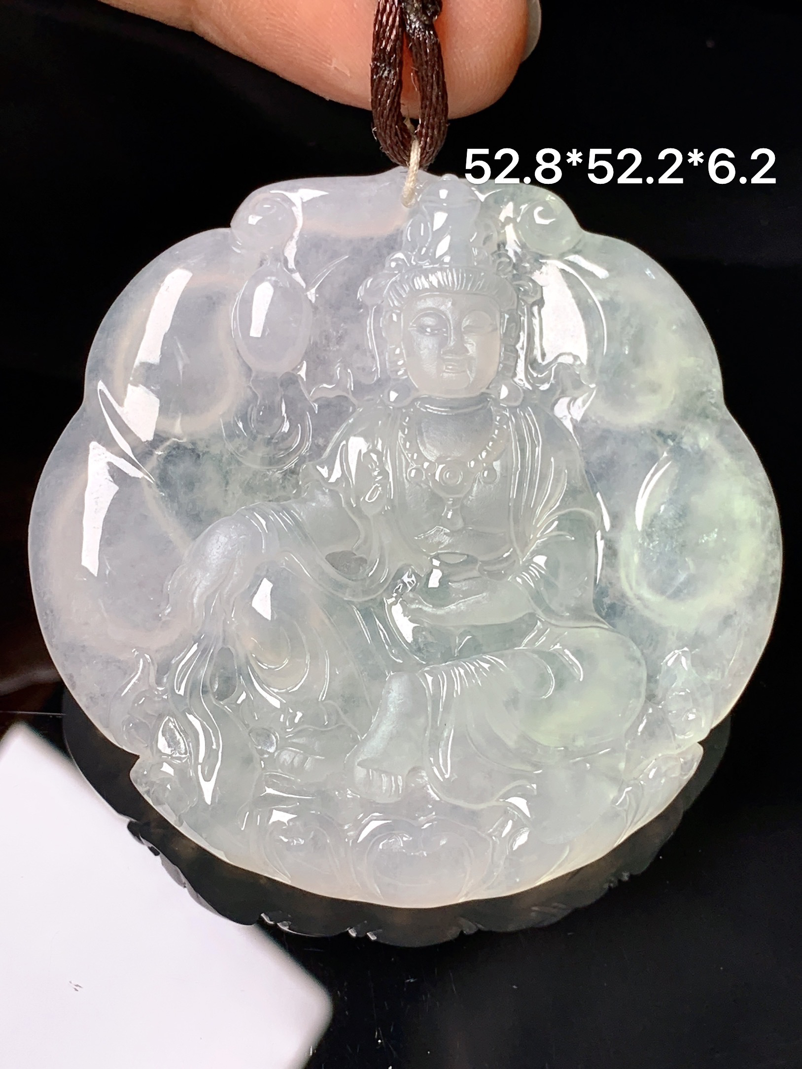 冰种观音菩萨吊坠 玉质细腻 色泽艳丽清新 整体尺寸52.8*52.2*6.2