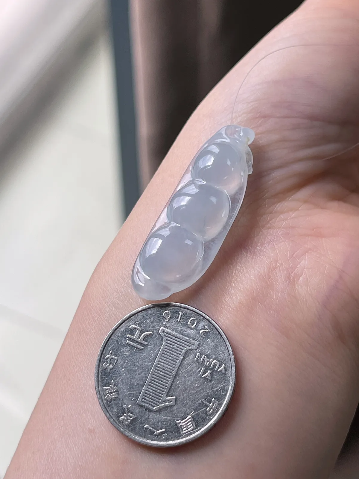 翡翠冰种白色连中三元福豆