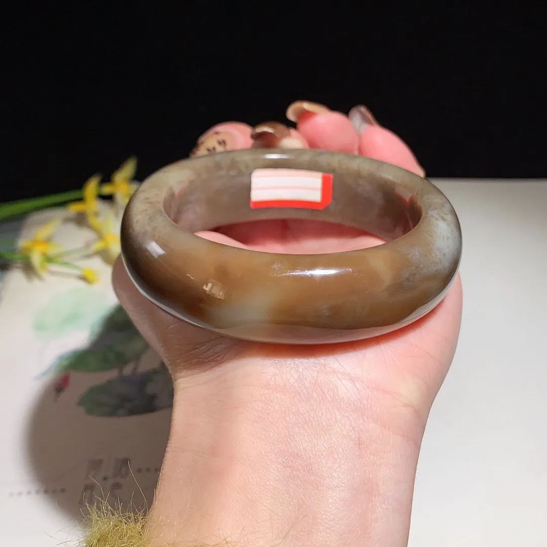 和田玉57.5圈口且末糖宽版手镯，玉质细腻油润 底色纯净 脂粉好，品质好