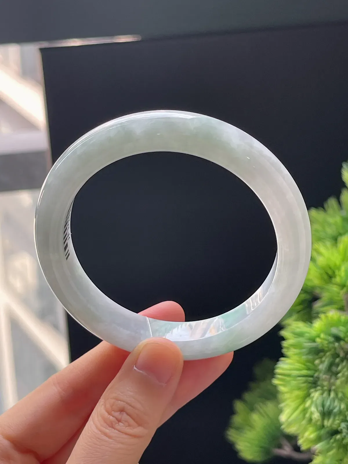 正圈57.7圈口，翡翠糯化种飘绿手镯