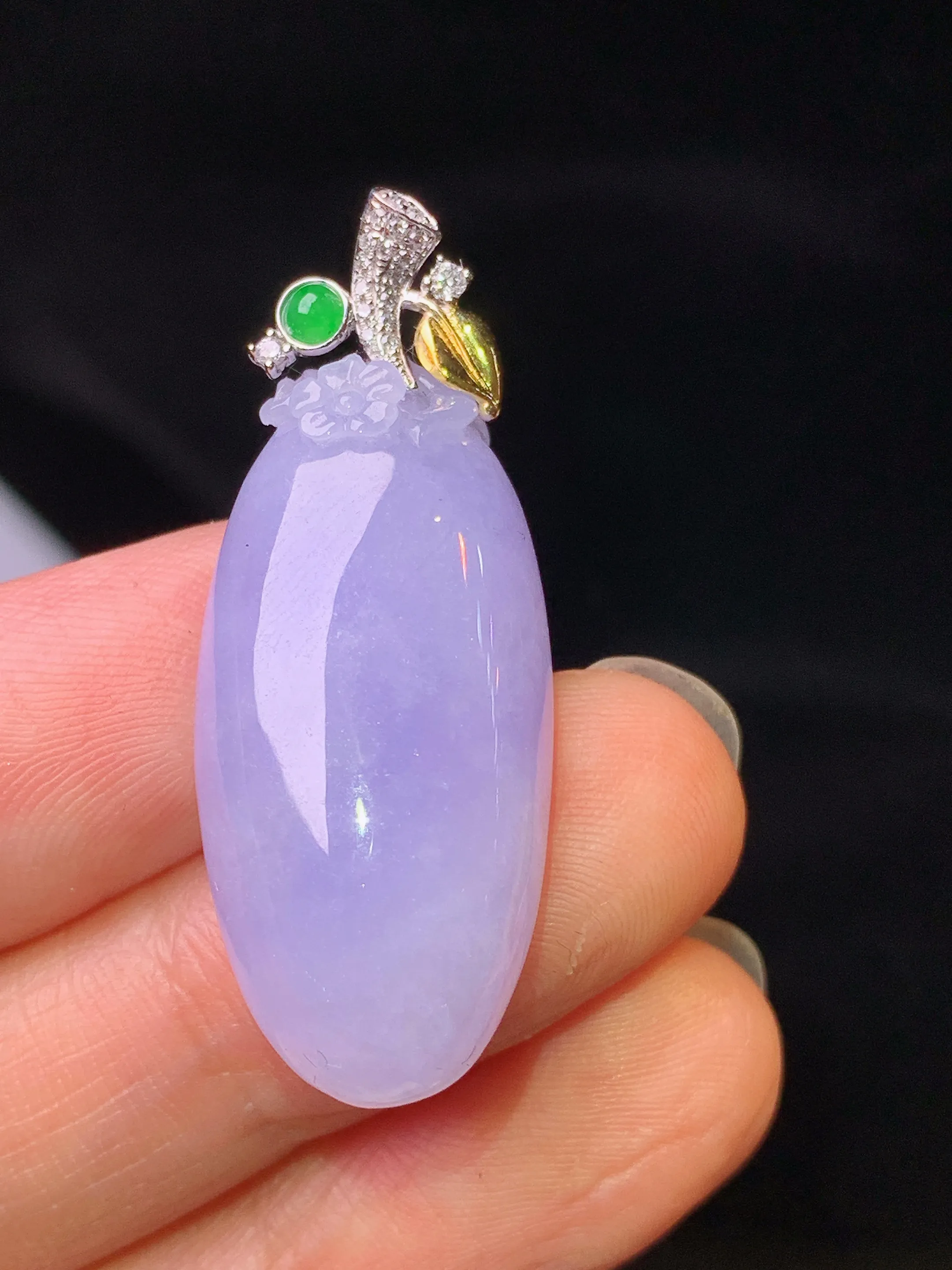 18k金钻镶嵌紫罗兰福瓜吊坠 玉质细腻 色泽艳丽清新 整体尺寸36.8*14.5*8