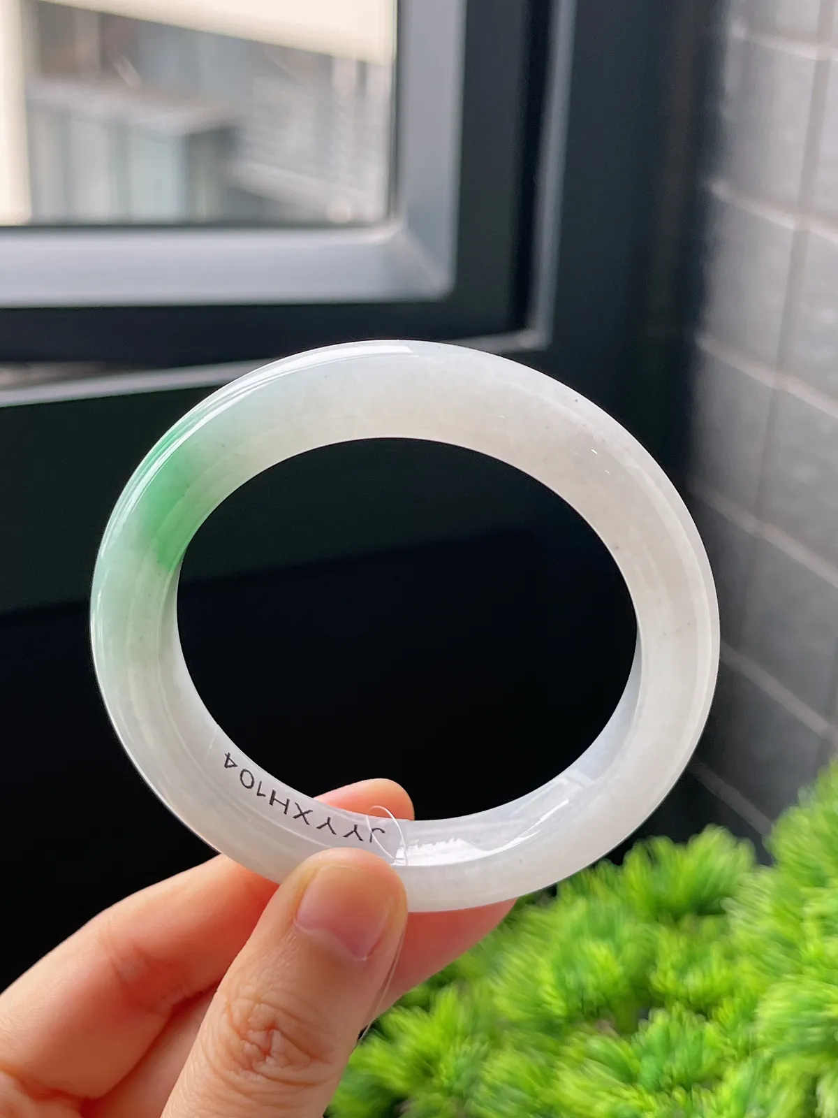 正圈55圈口，翡翠冰糯种飘绿手镯