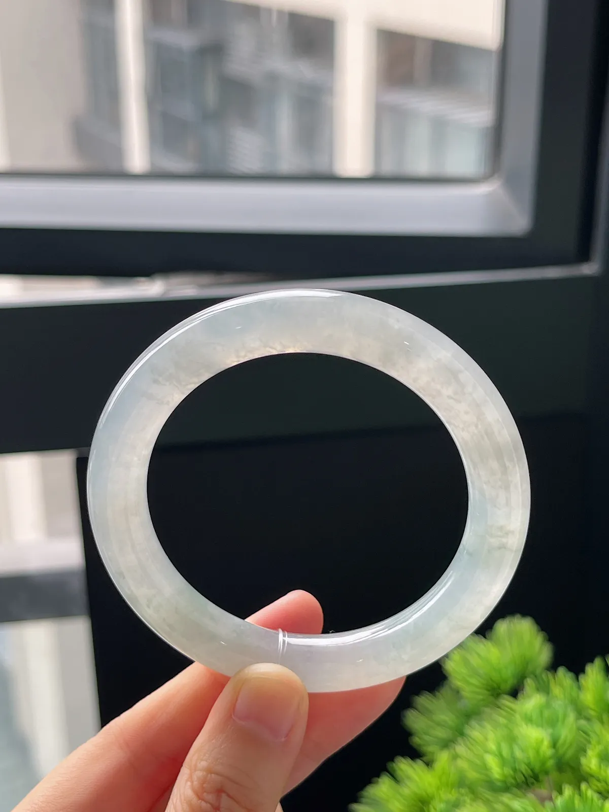 圆镯54.4圈口，翡翠冰种飘花手镯