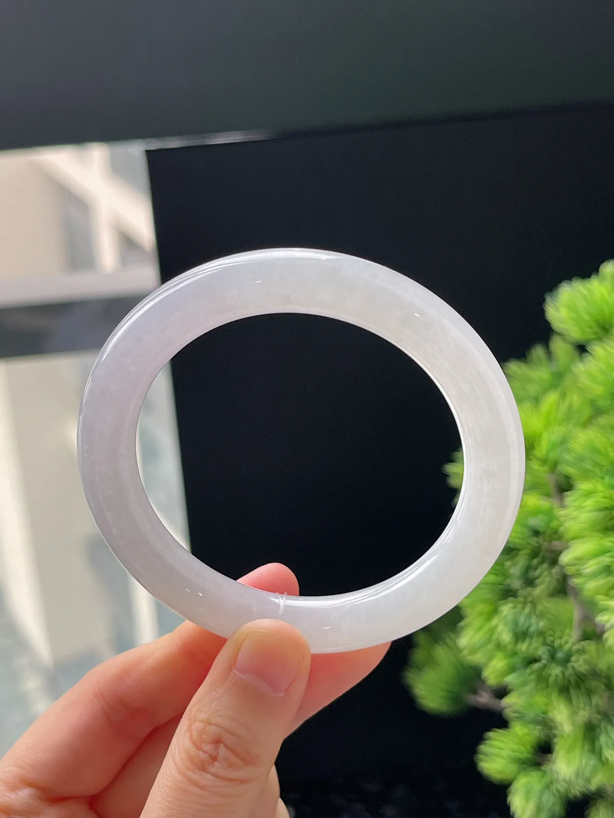 圆镯55.6圈口，翡翠冰糯种淡紫色手镯