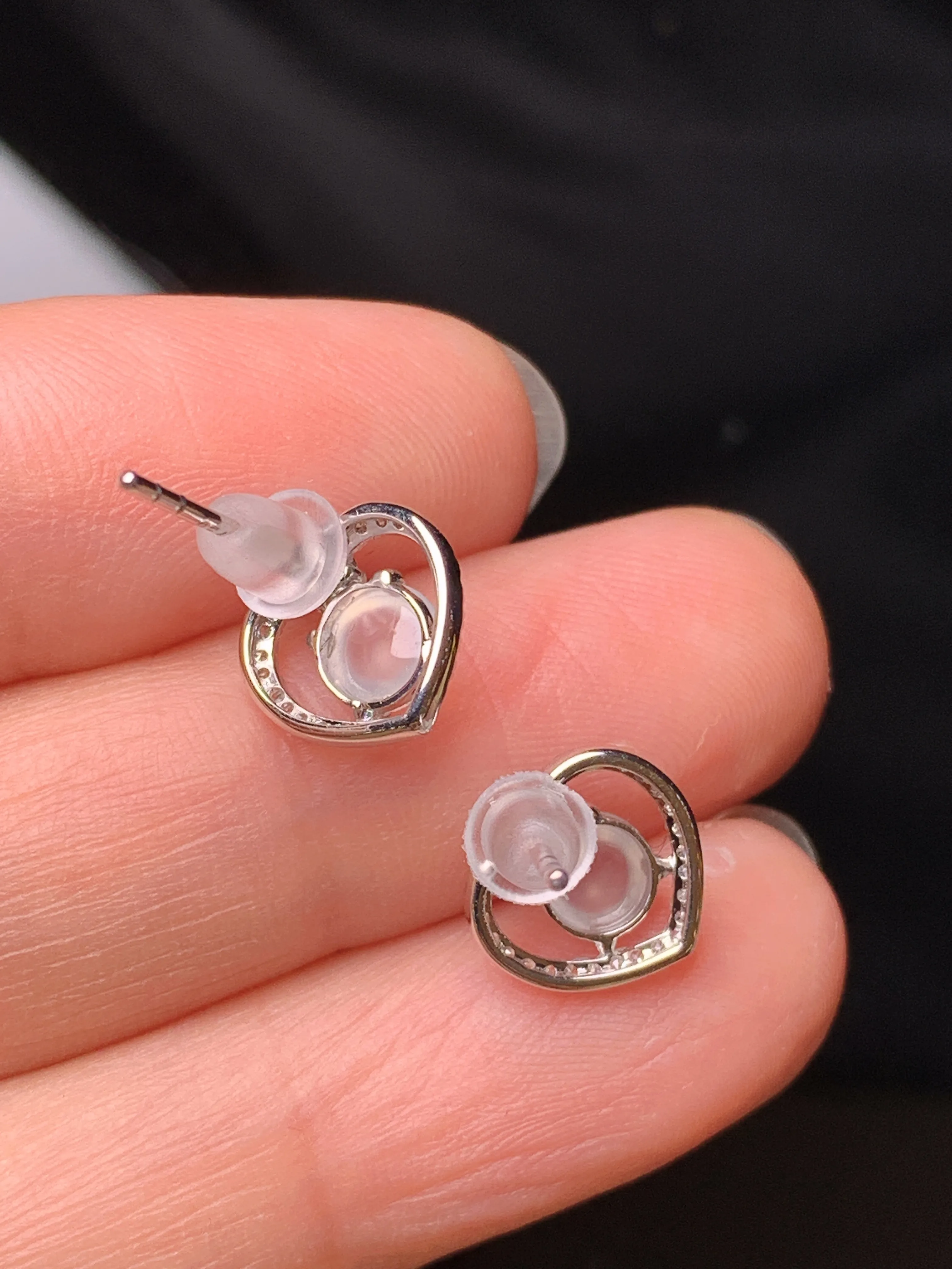 18k金钻镶嵌冰种蛋面耳钉 玉质细腻 色泽艳丽清新 整体尺寸9.5*9.8*4.3