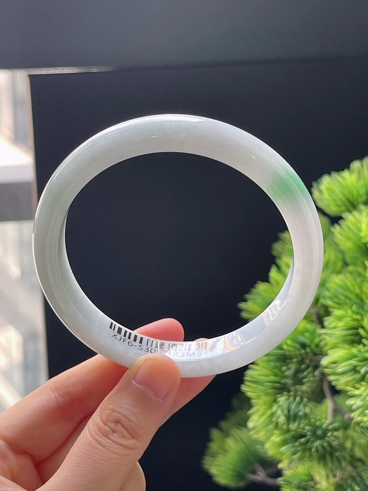 正圈64.8圈口，翡翠糯化种飘绿手镯