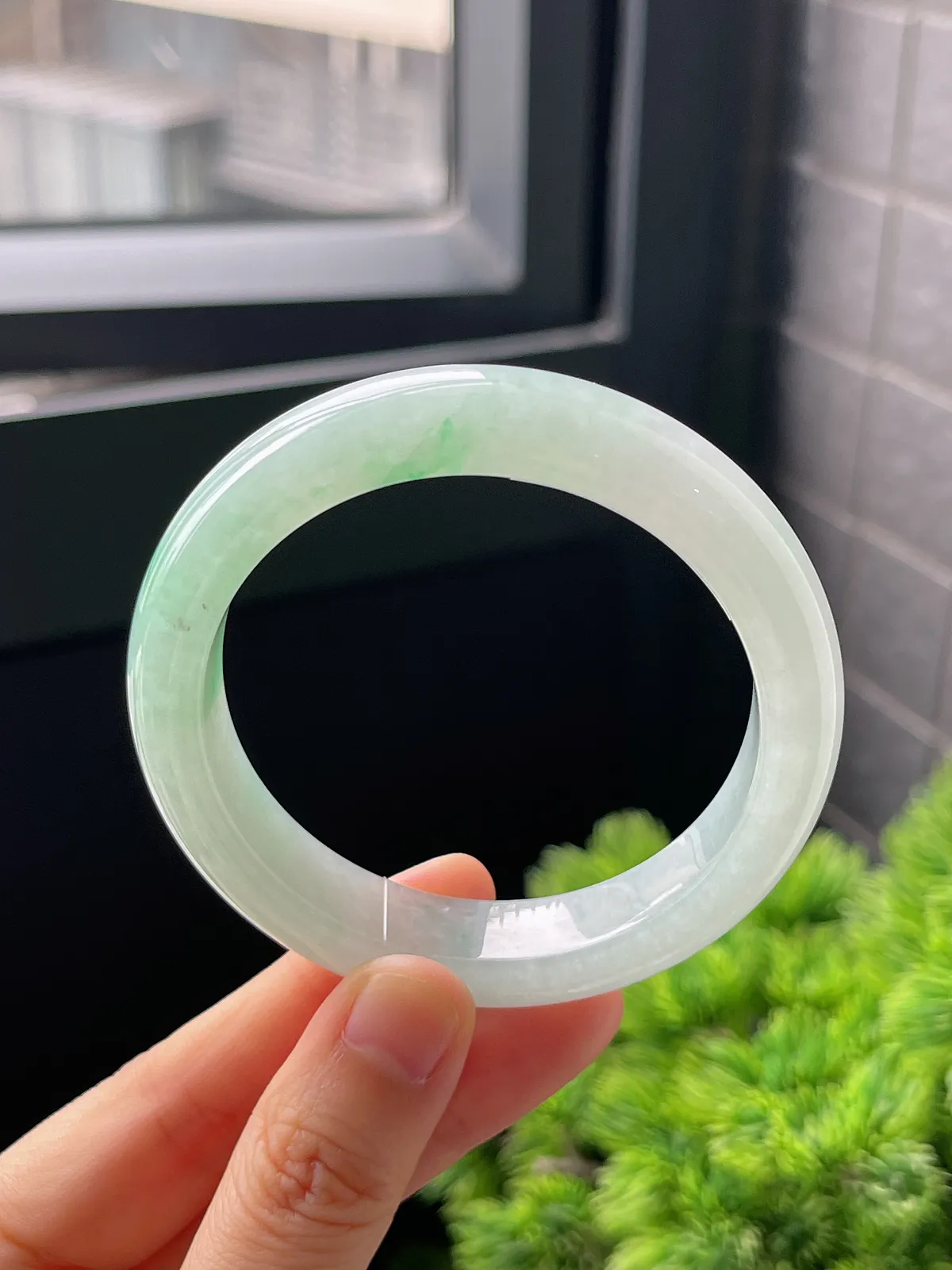 正圈54圈口，翡翠冰糯种飘绿手镯