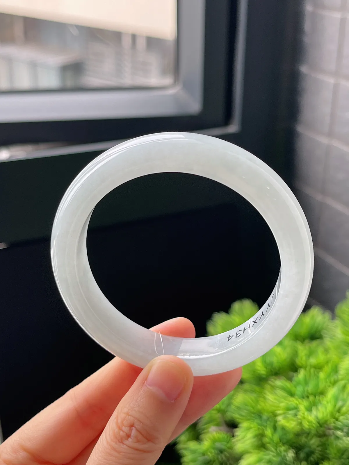 正圈57圈口，翡翠冰糯种白色手镯