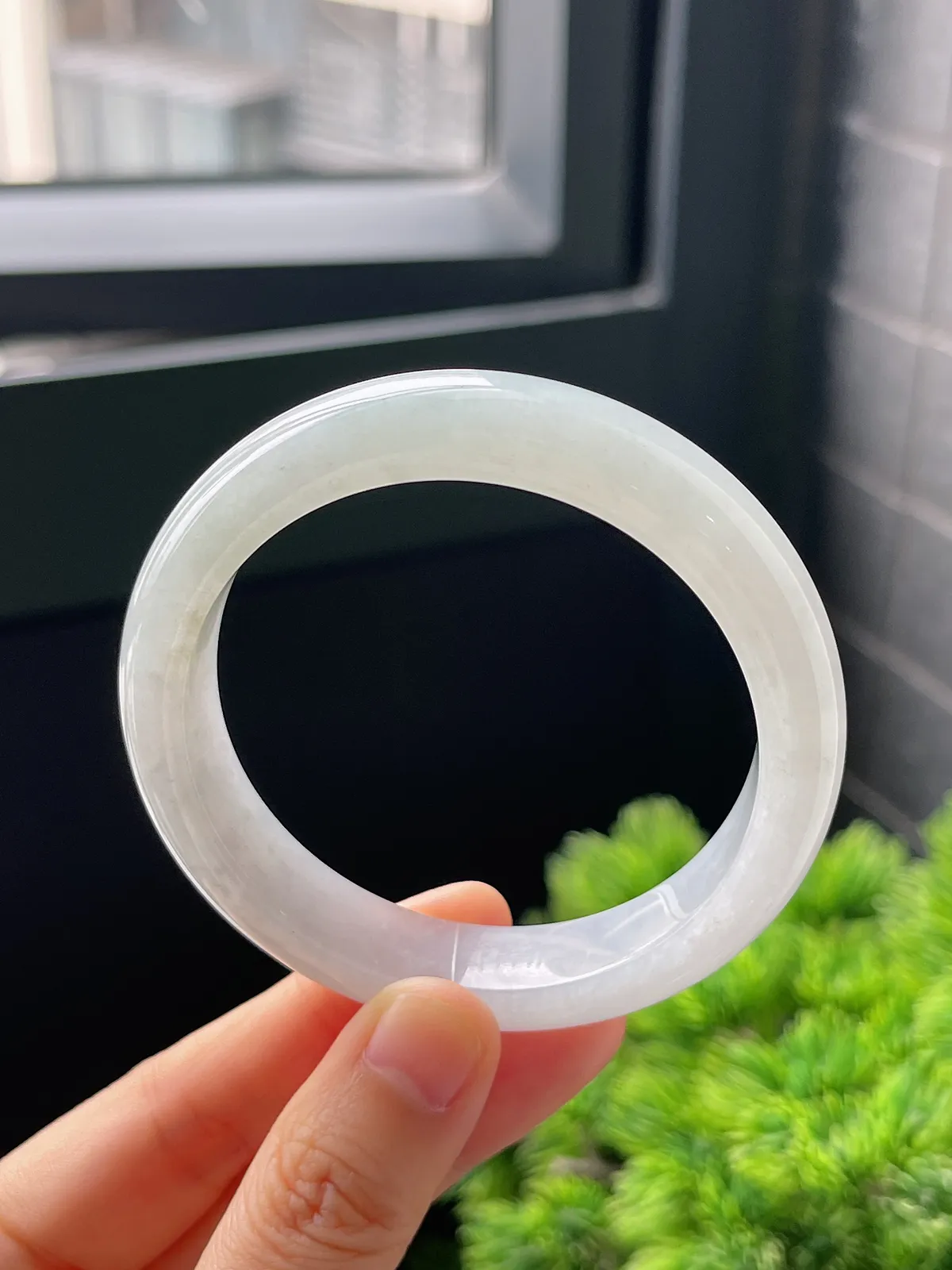 正圈54.8圈口，翡翠冰糯种浅绿色手镯