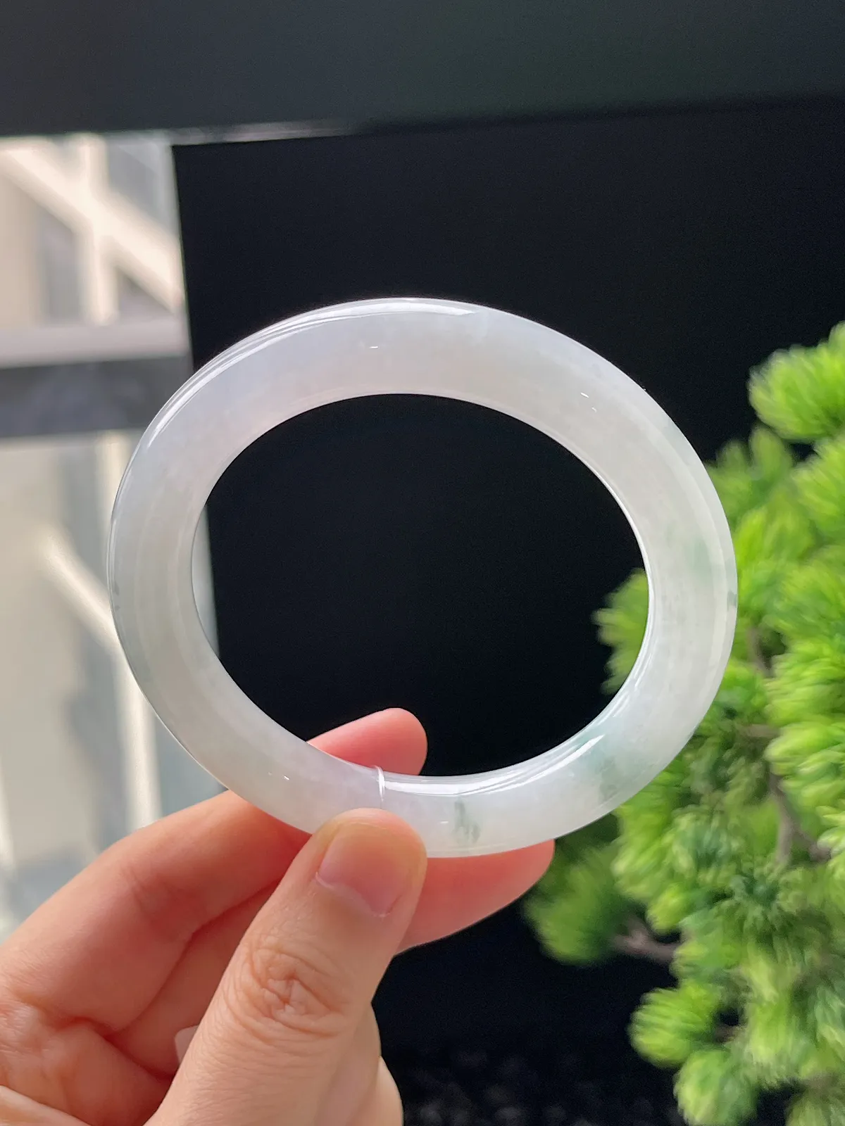 圆镯54.6圈口，翡翠冰糯种飘花手镯