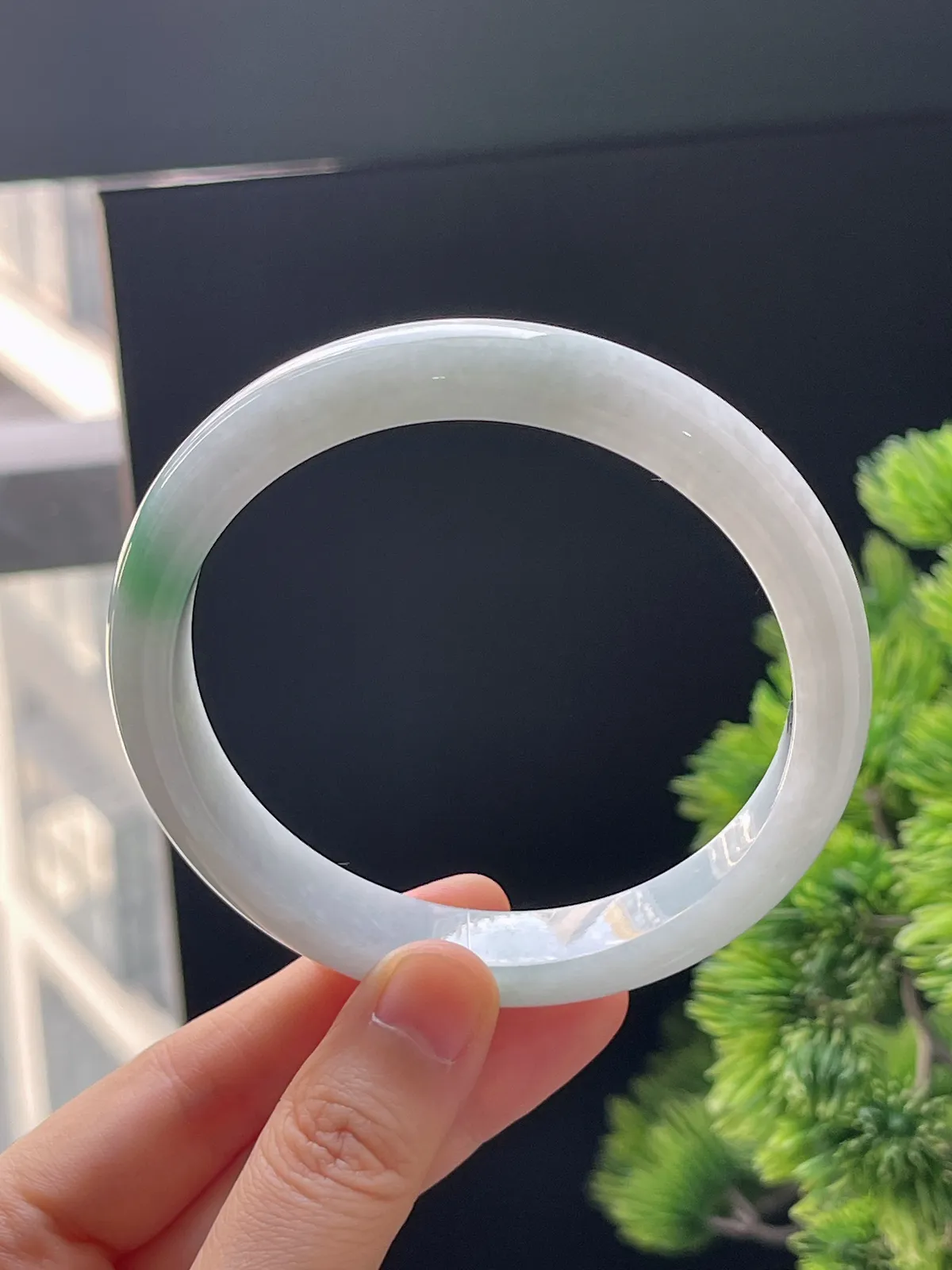 正圈64.8圈口，翡翠糯化种飘绿手镯