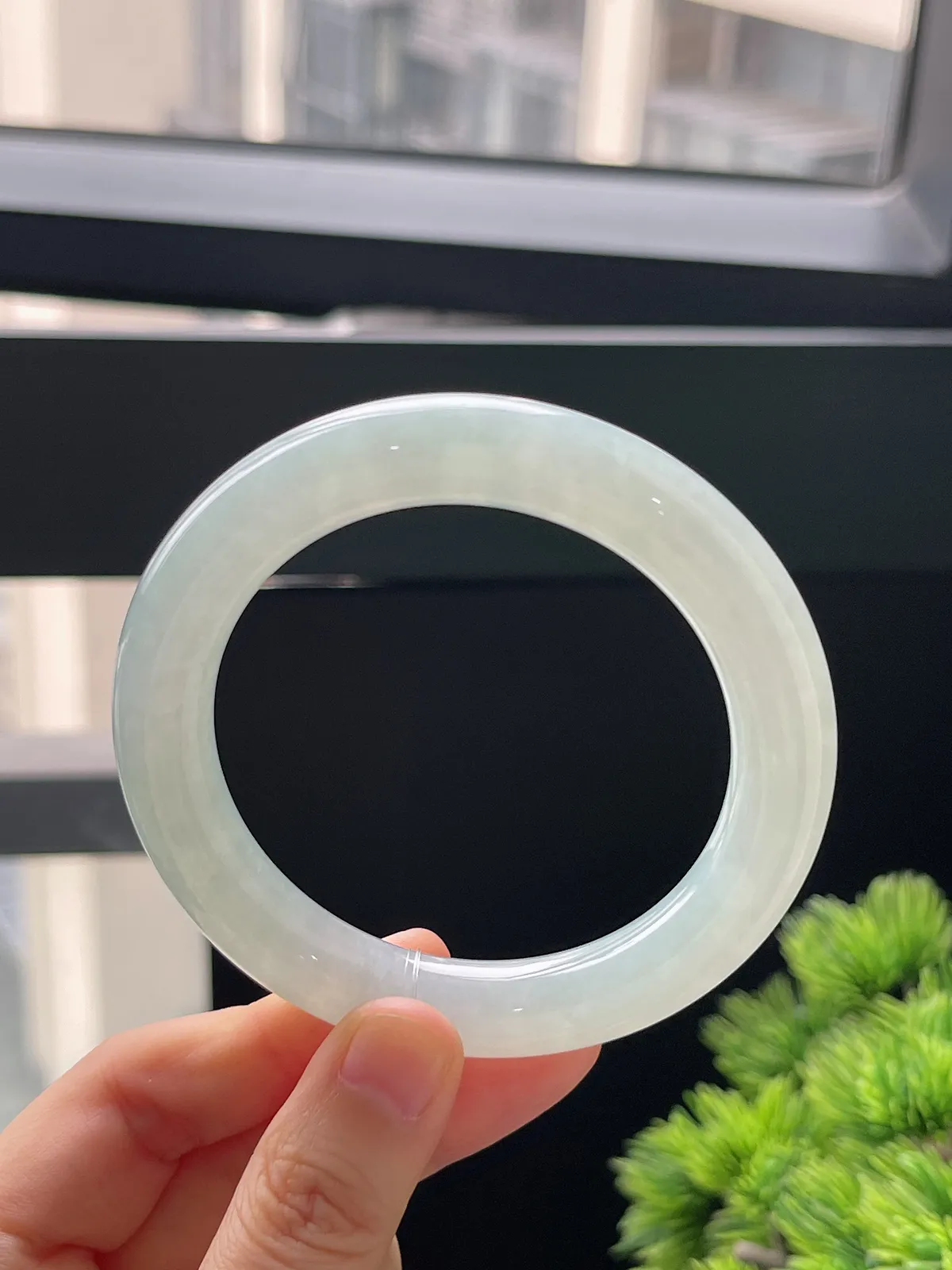 圆镯55.8圈口，翡翠冰糯种白色手镯