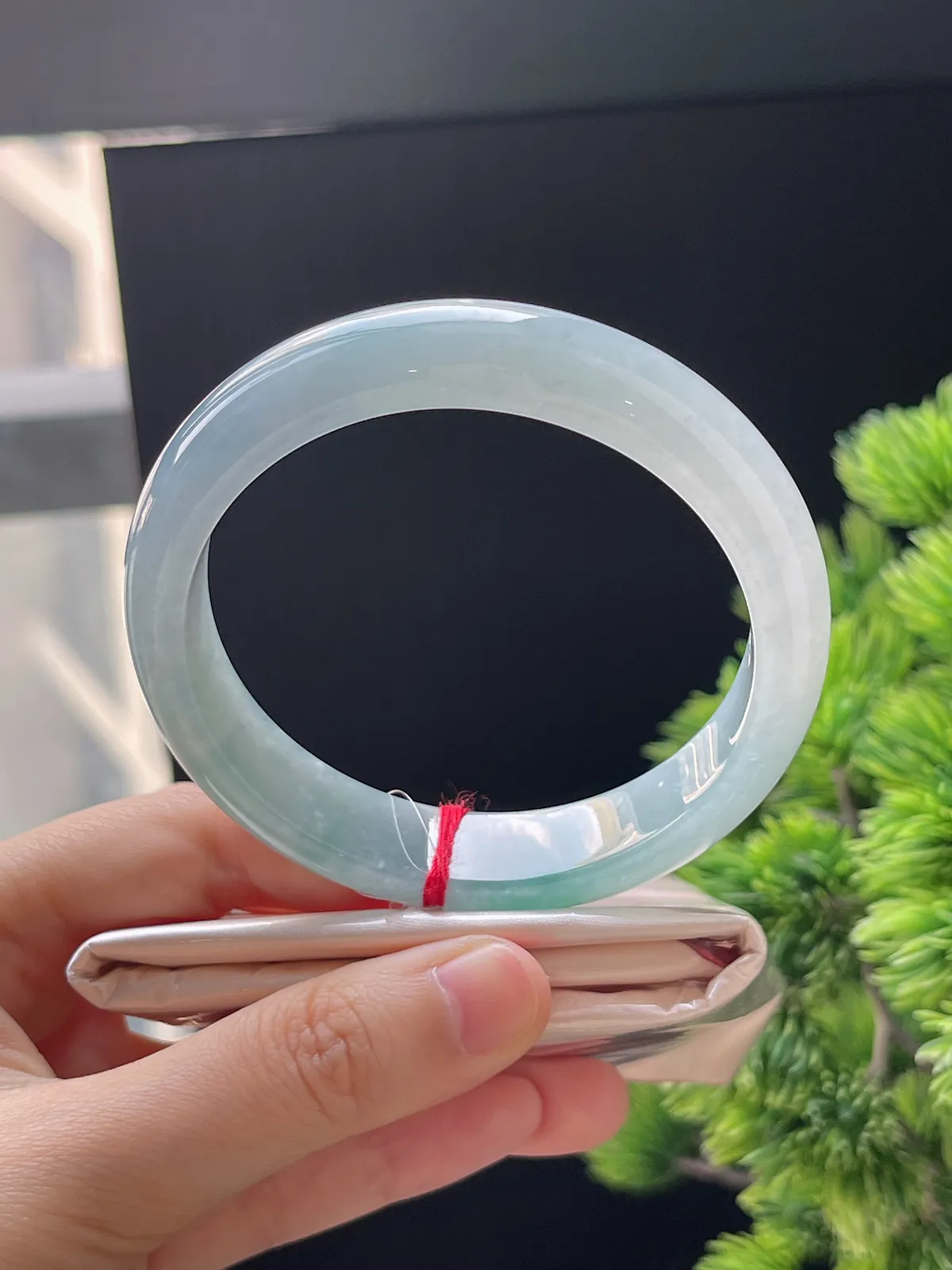 正圈60圈口，翡翠冰糯种淡绿色手镯