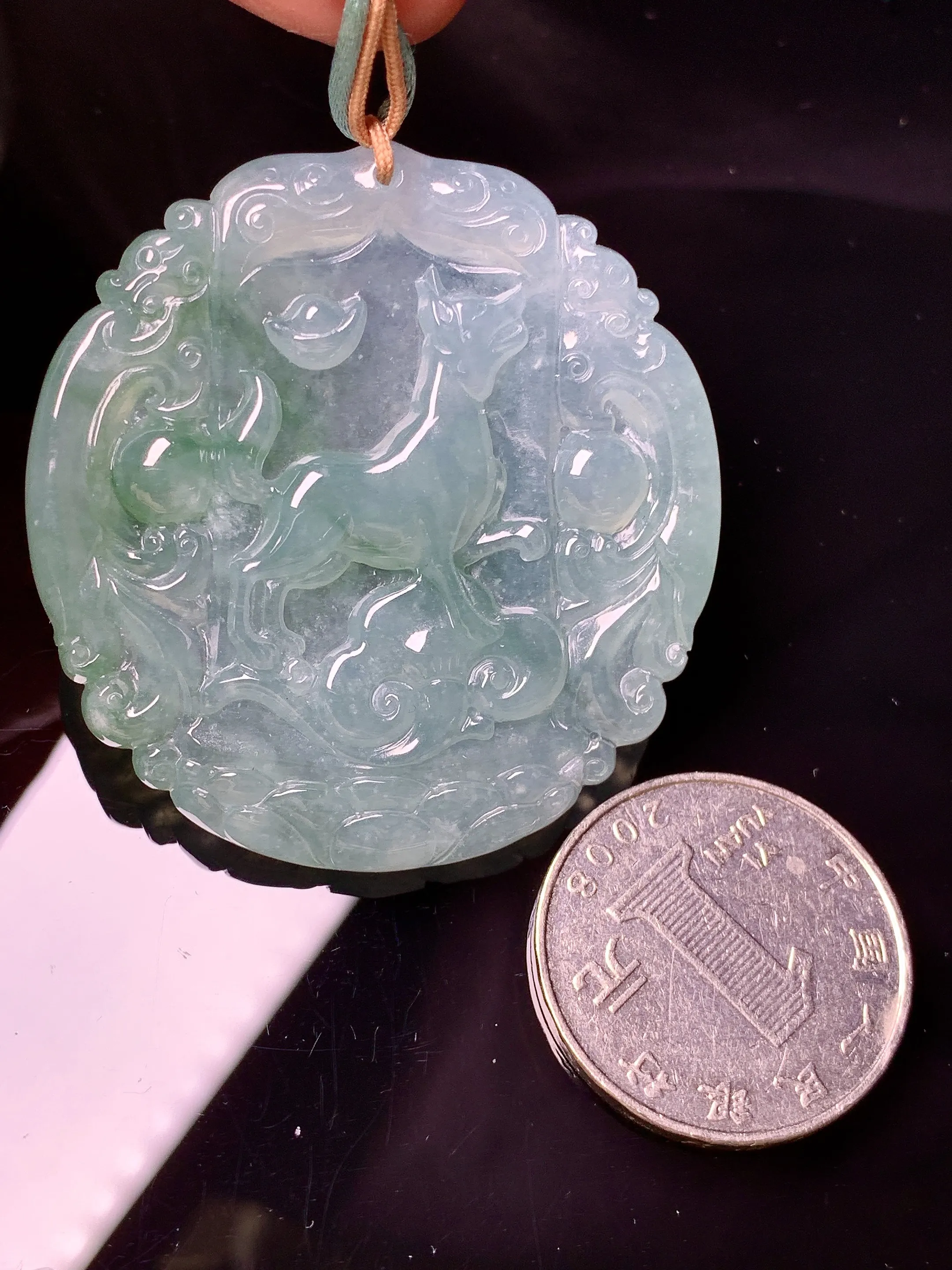 冰种飘绿生肖狗牌吊坠 玉质细腻 色泽艳丽清新 整体尺寸47.8*45.2*5.2