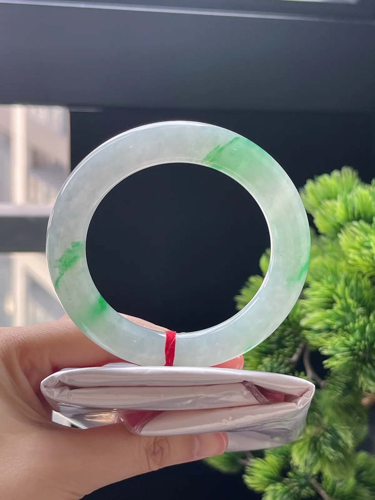 圆条56.4，翡翠冰糯种飘绿手镯