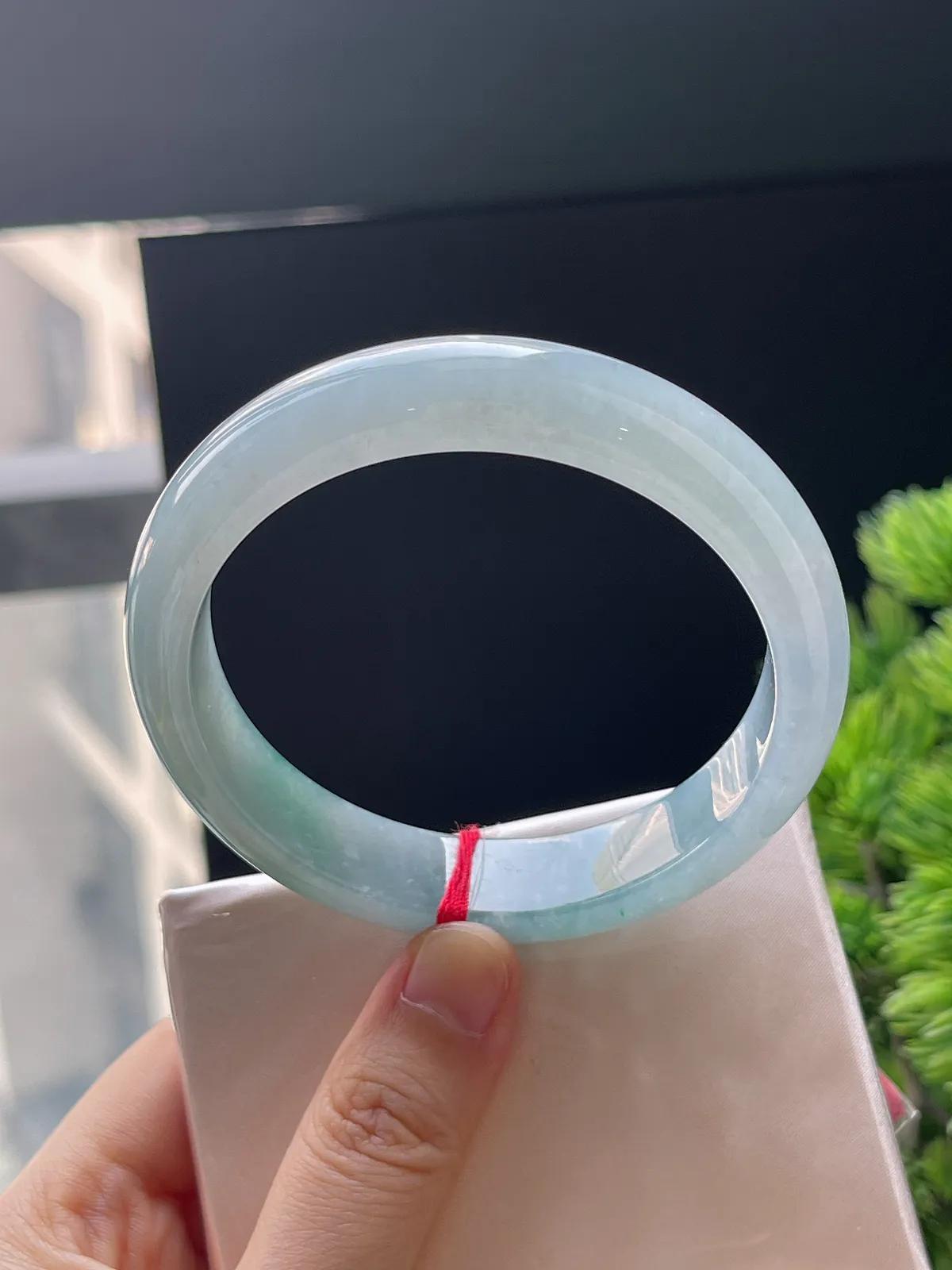 正圈60圈口，翡翠冰糯种淡绿色手镯