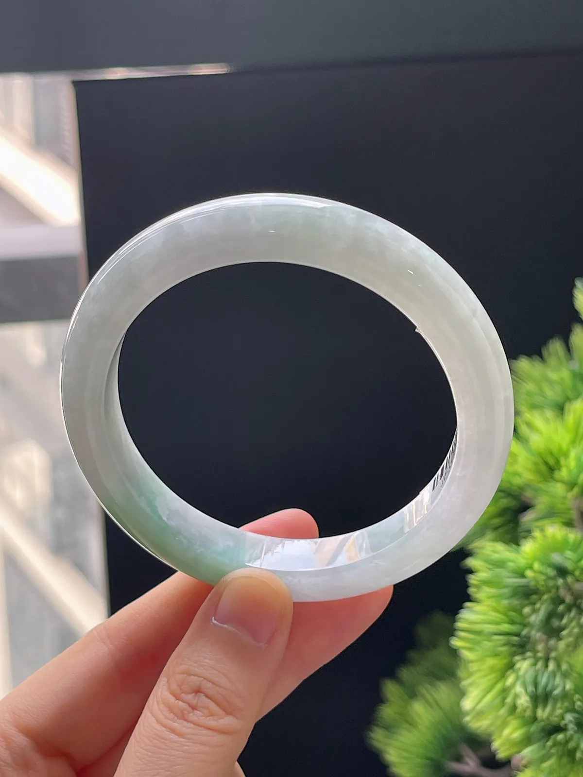 正圈57.7圈口，翡翠糯化种飘绿手镯