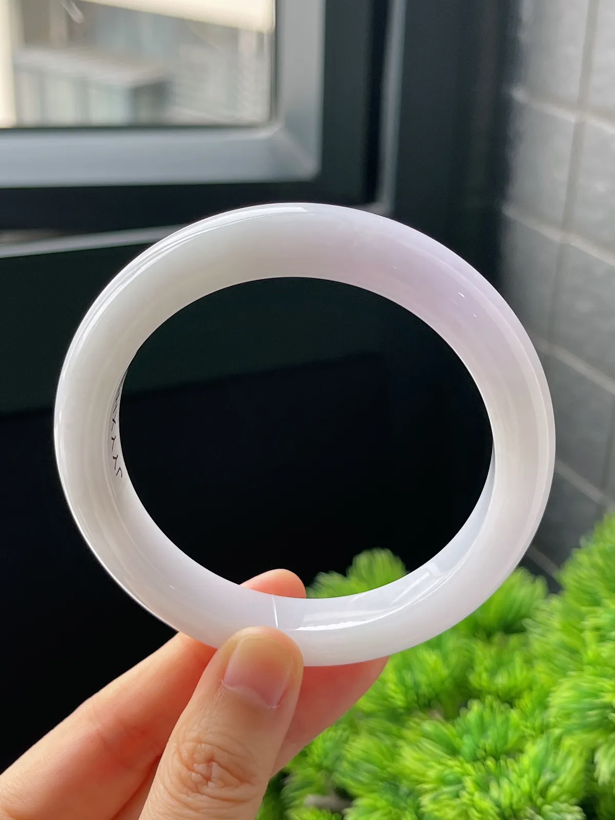 正圈61.5圈口，翡翠糯化种淡紫色手镯