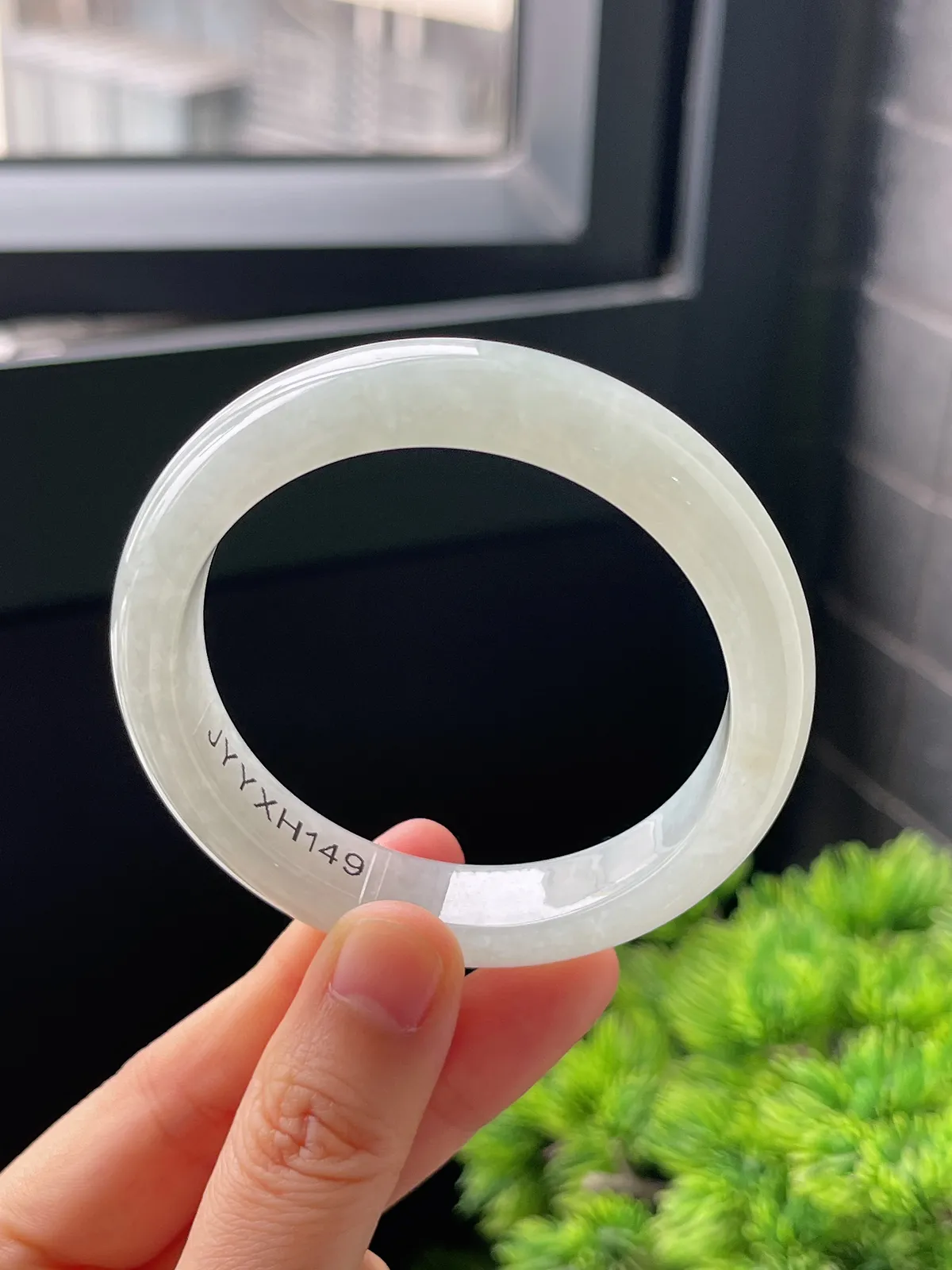 正圈53.4圈口，翡翠冰糯种淡绿色手镯