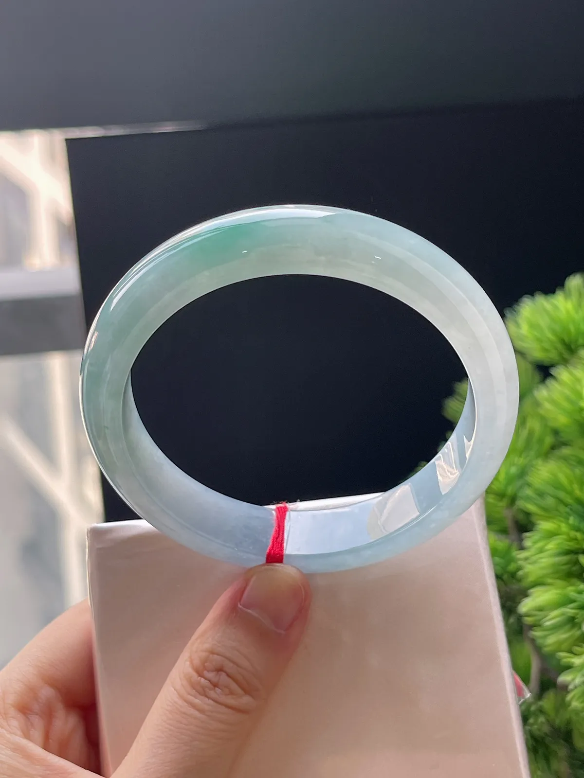 正圈60圈口，翡翠冰糯种淡绿色手镯