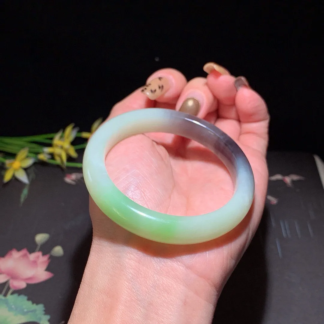 和田玉53圈口翠青漂紫三色手镯！青海翠！玉质细腻油润 底色纯净 无裂无杂 脂粉好，品质高