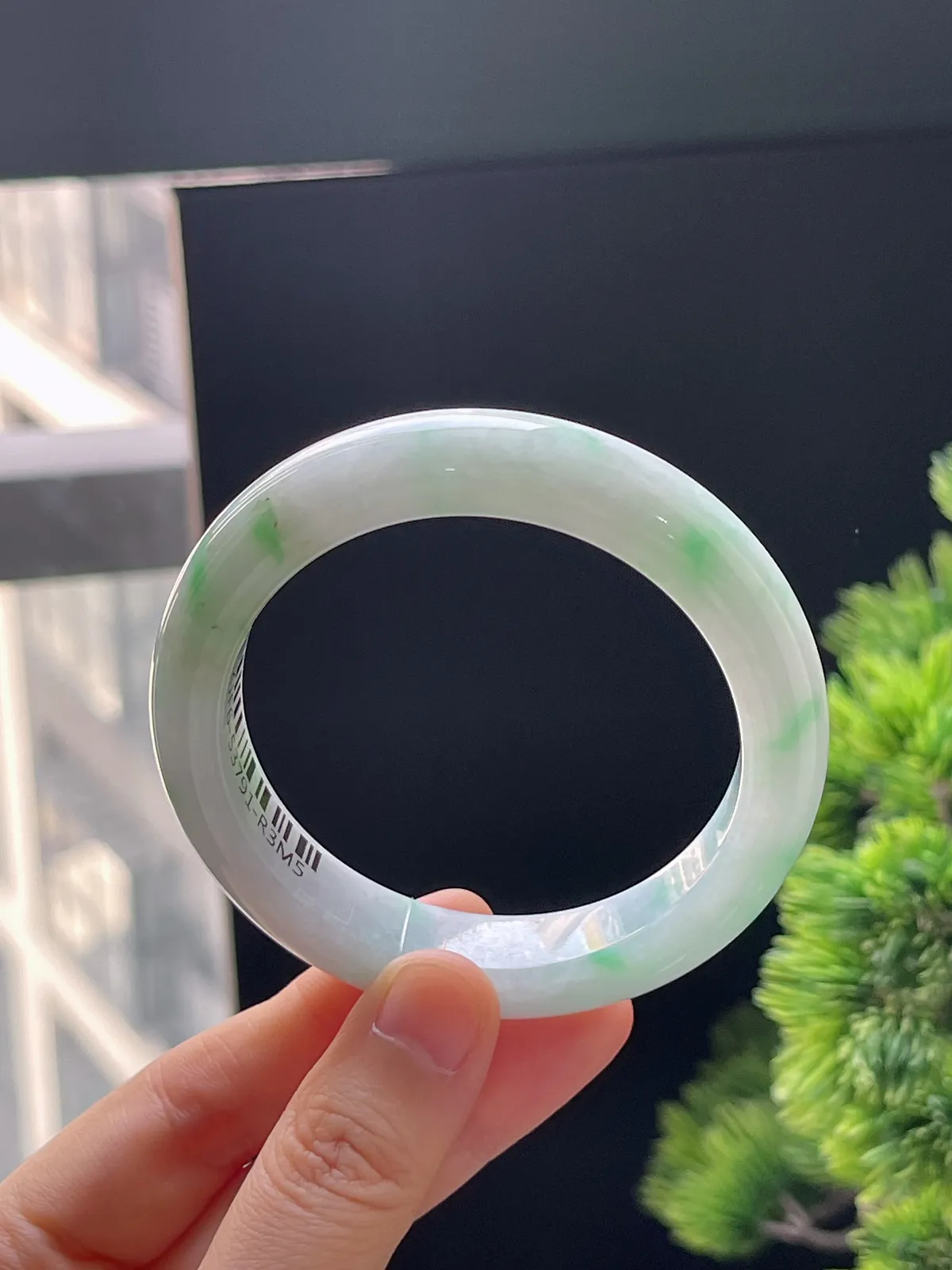 正圈54.3圈口，翡翠糯化种飘绿手镯