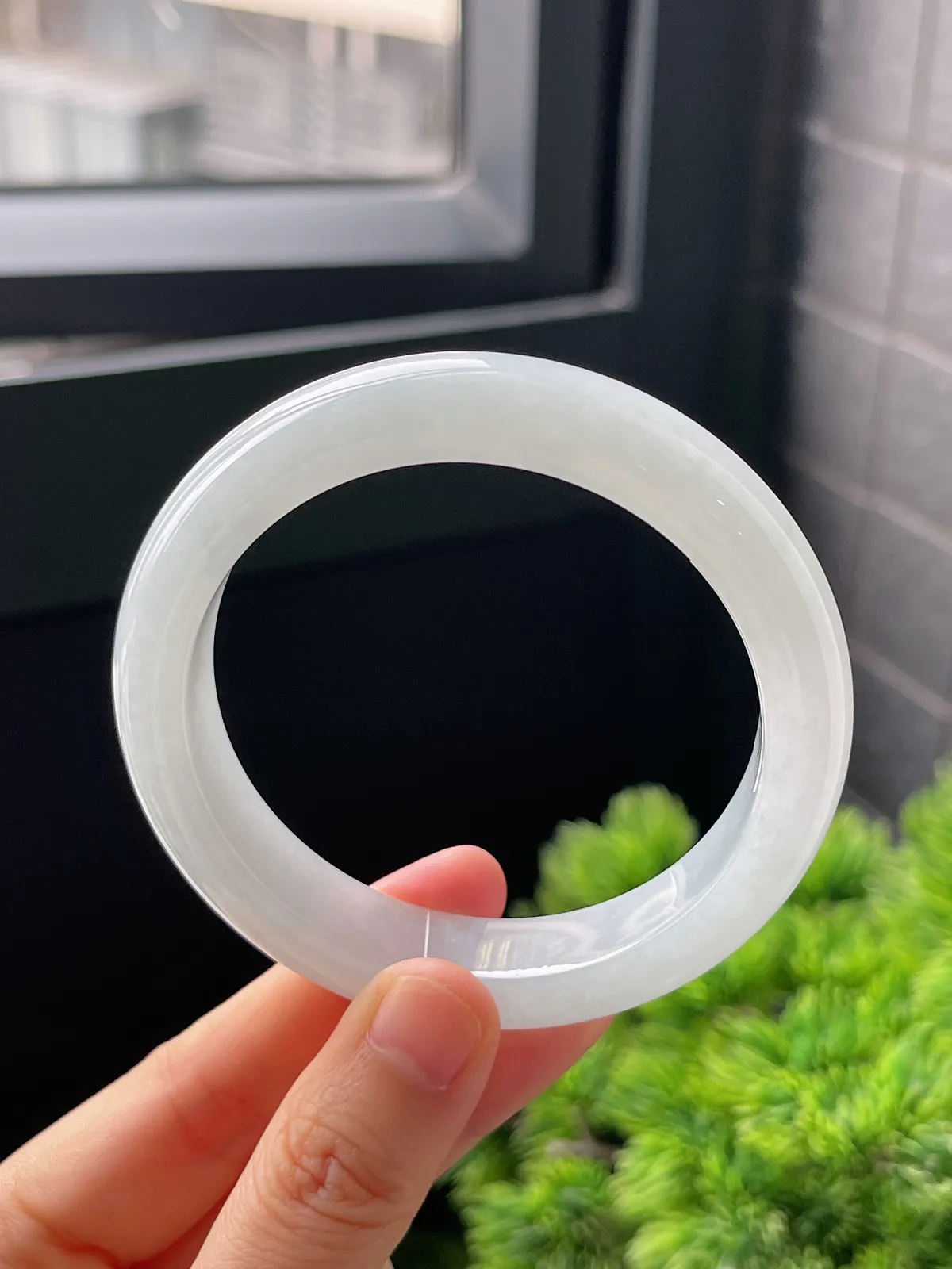 正圈57圈口，翡翠冰糯种白色手镯