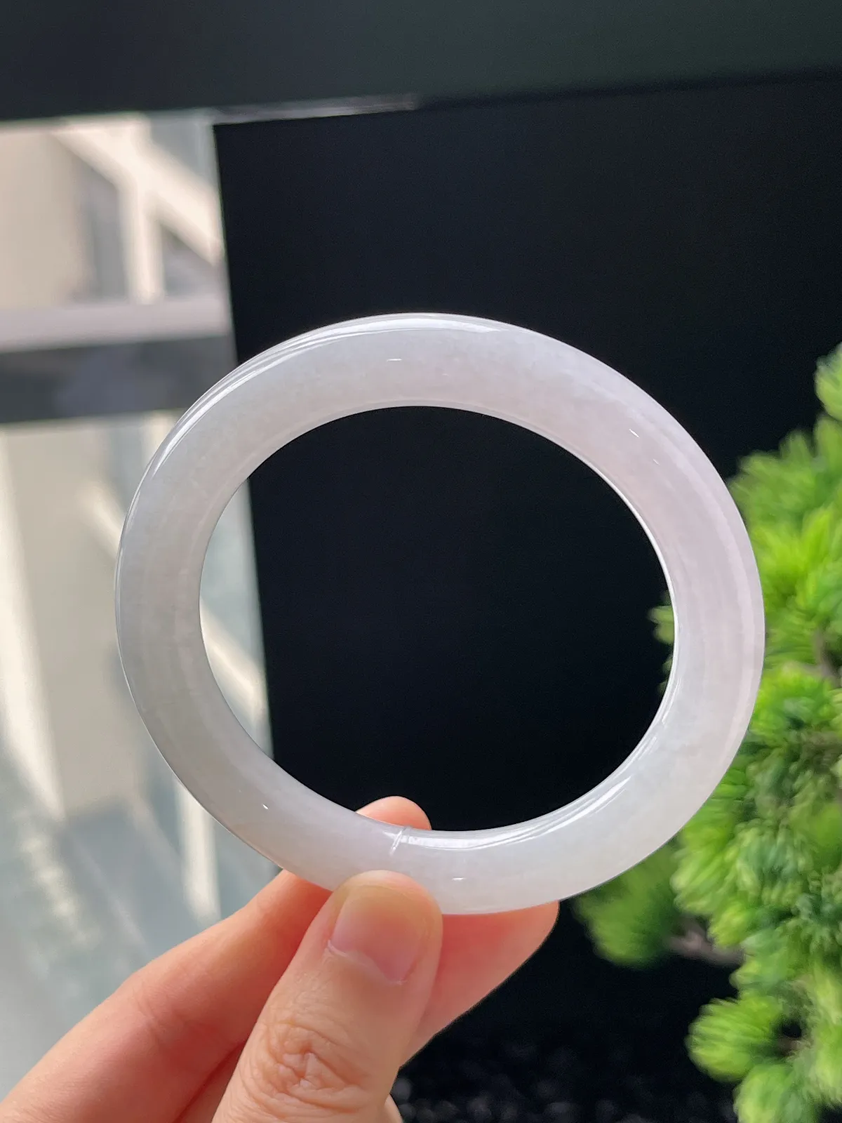 圆镯55.6圈口，翡翠冰糯种淡紫色手镯