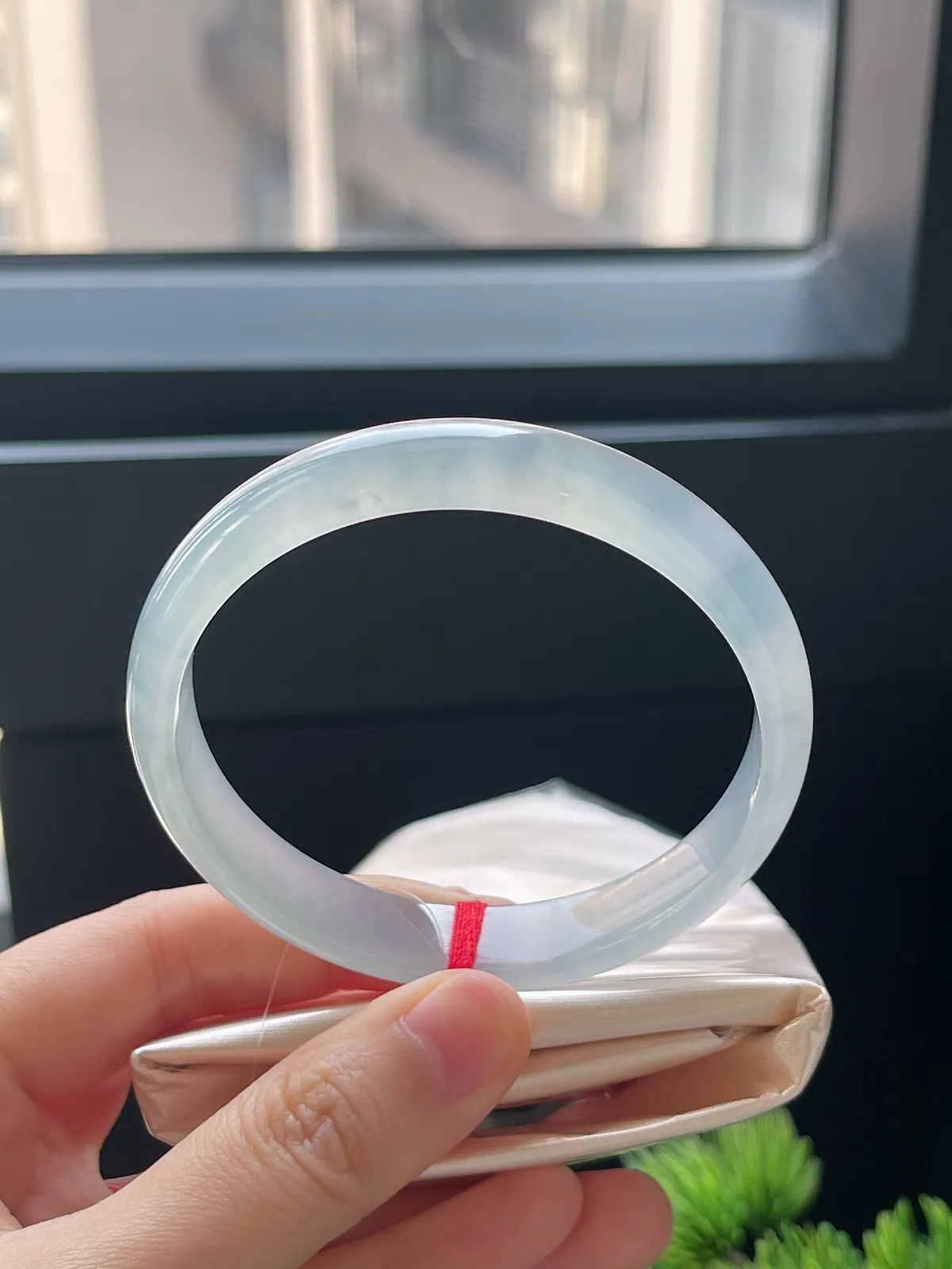 正圈58.4，翡翠冰种淡蓝色手镯