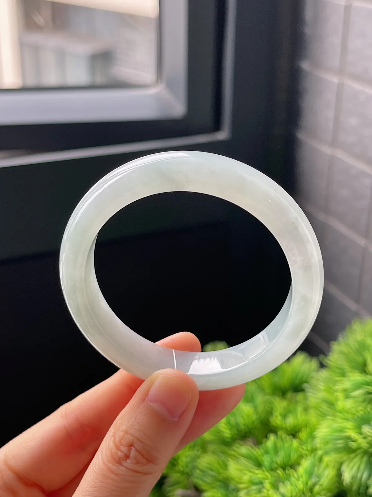 正圈51.8圈口，翡翠冰糯种淡绿色手镯