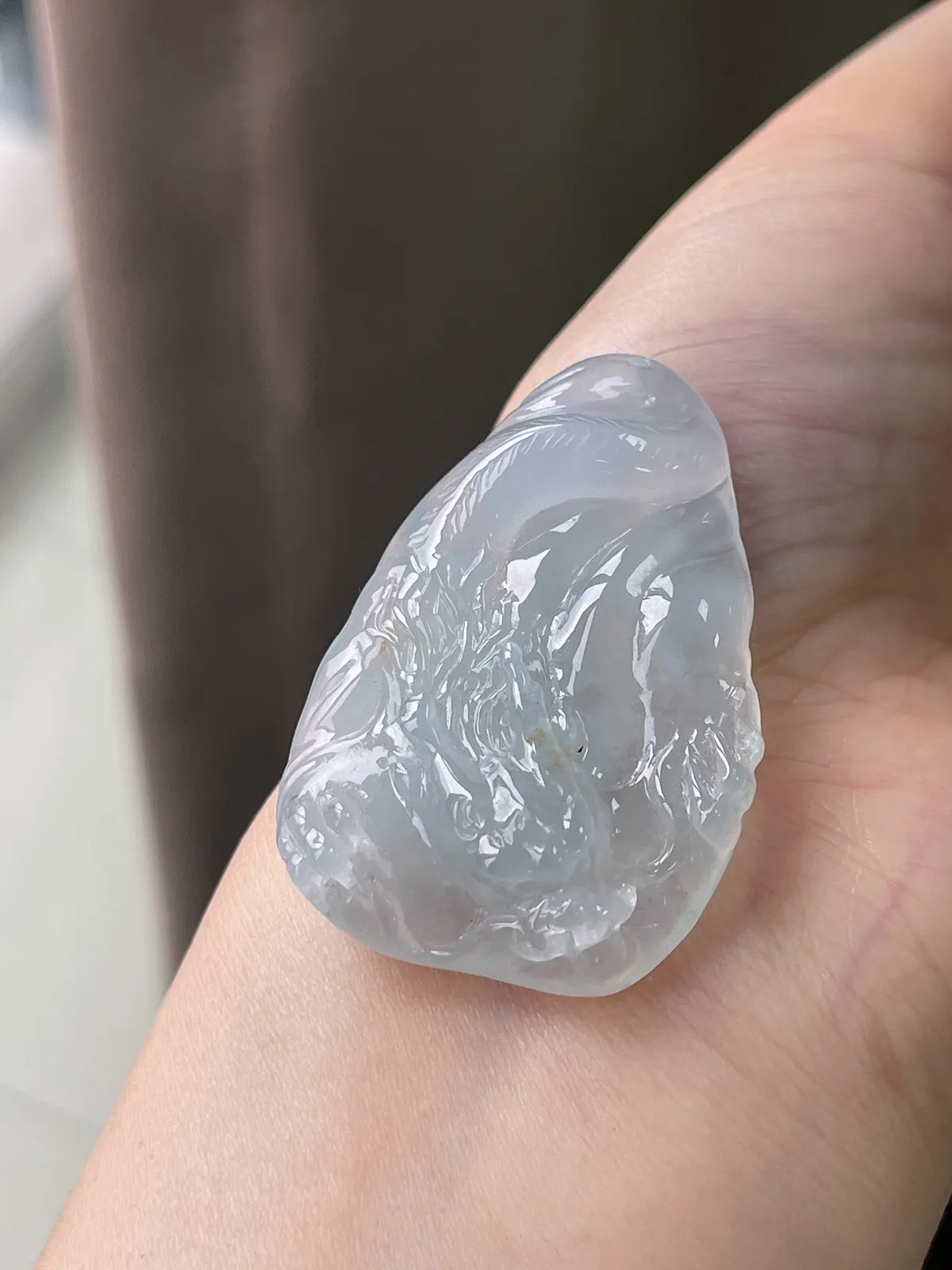 翡翠冰种白色龙牌吊坠