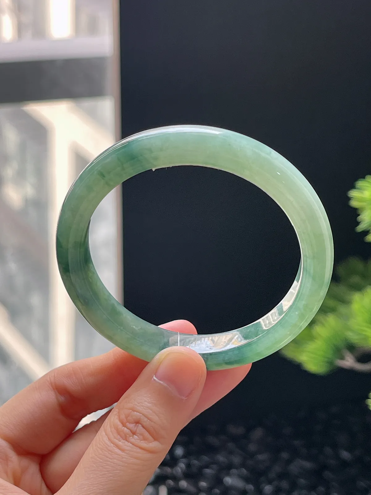 正圈54.2圈口，翡翠糯化种飘绿手镯