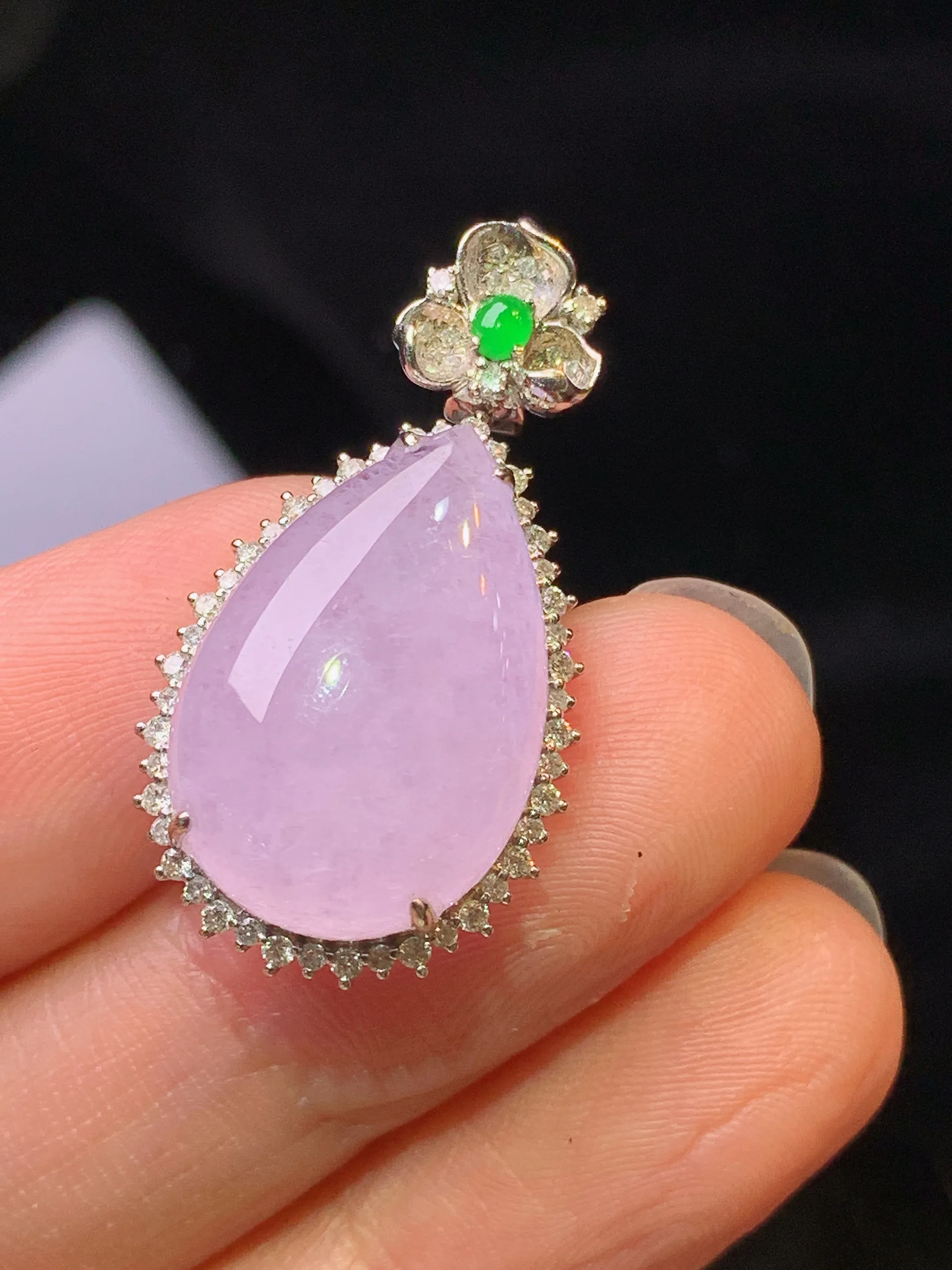 18k金钻镶嵌粉紫罗兰水滴吊坠 玉质细腻 色泽艳丽清新 整体尺寸30.2*16.2*8.2