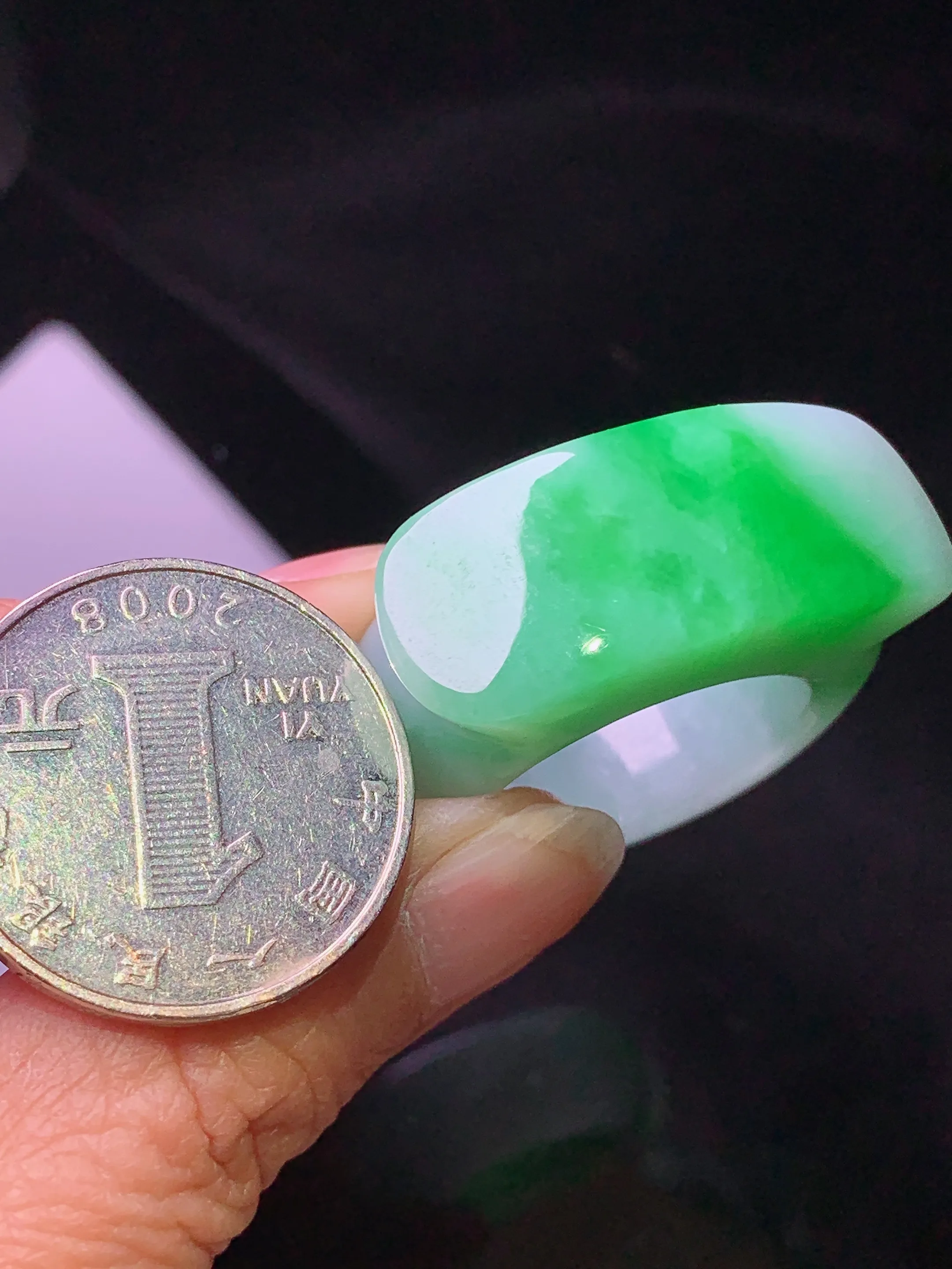 飘绿指环 玉质细腻 色泽艳丽清新 圈口25 整体尺寸34.8*33.6*8.5